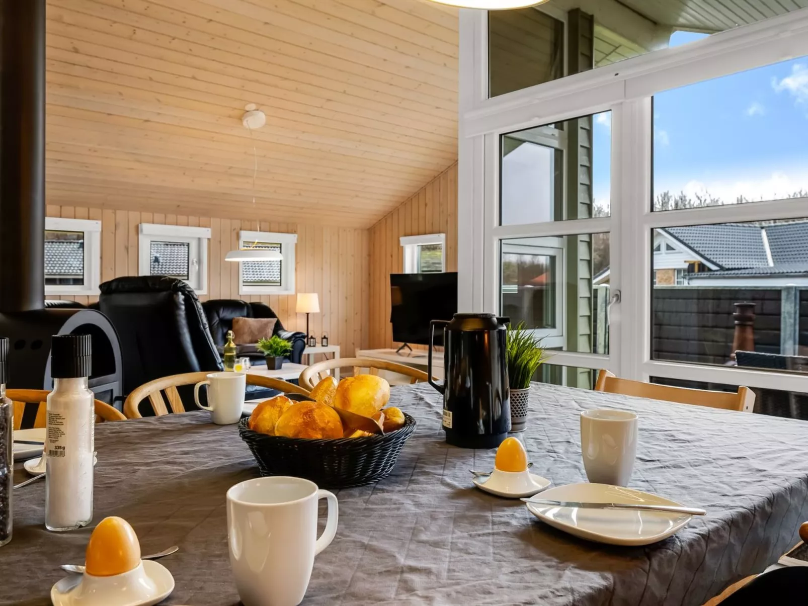 "Erikka" - 40km from the sea - Inside