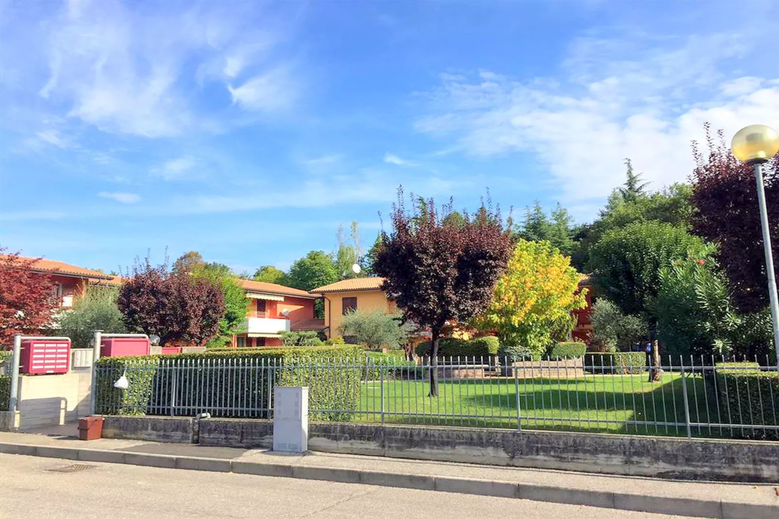Le Tende C17 - Gardens in summer