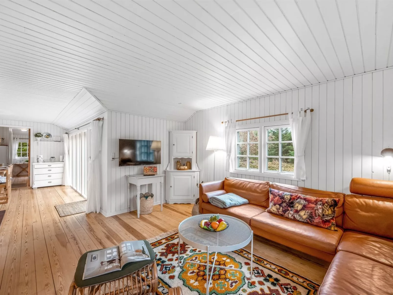 "Anu" - 2km to the fjord - Inside