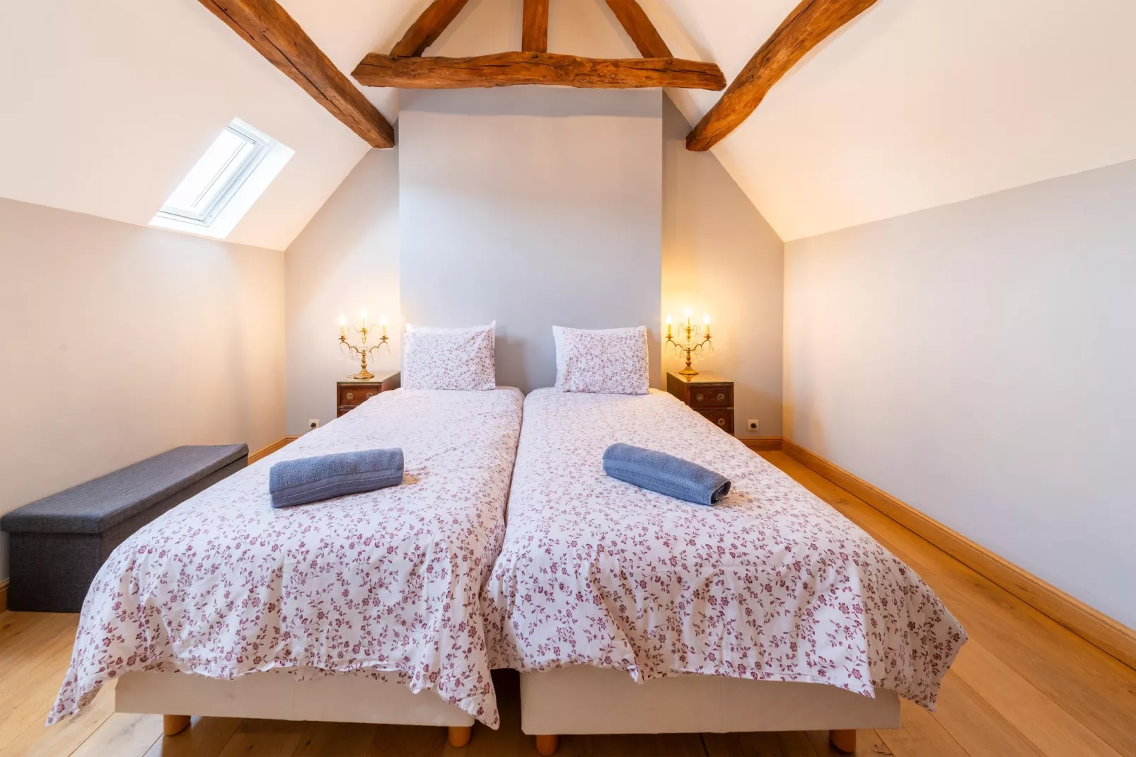 La Cour de Himbe - Exterior in summer