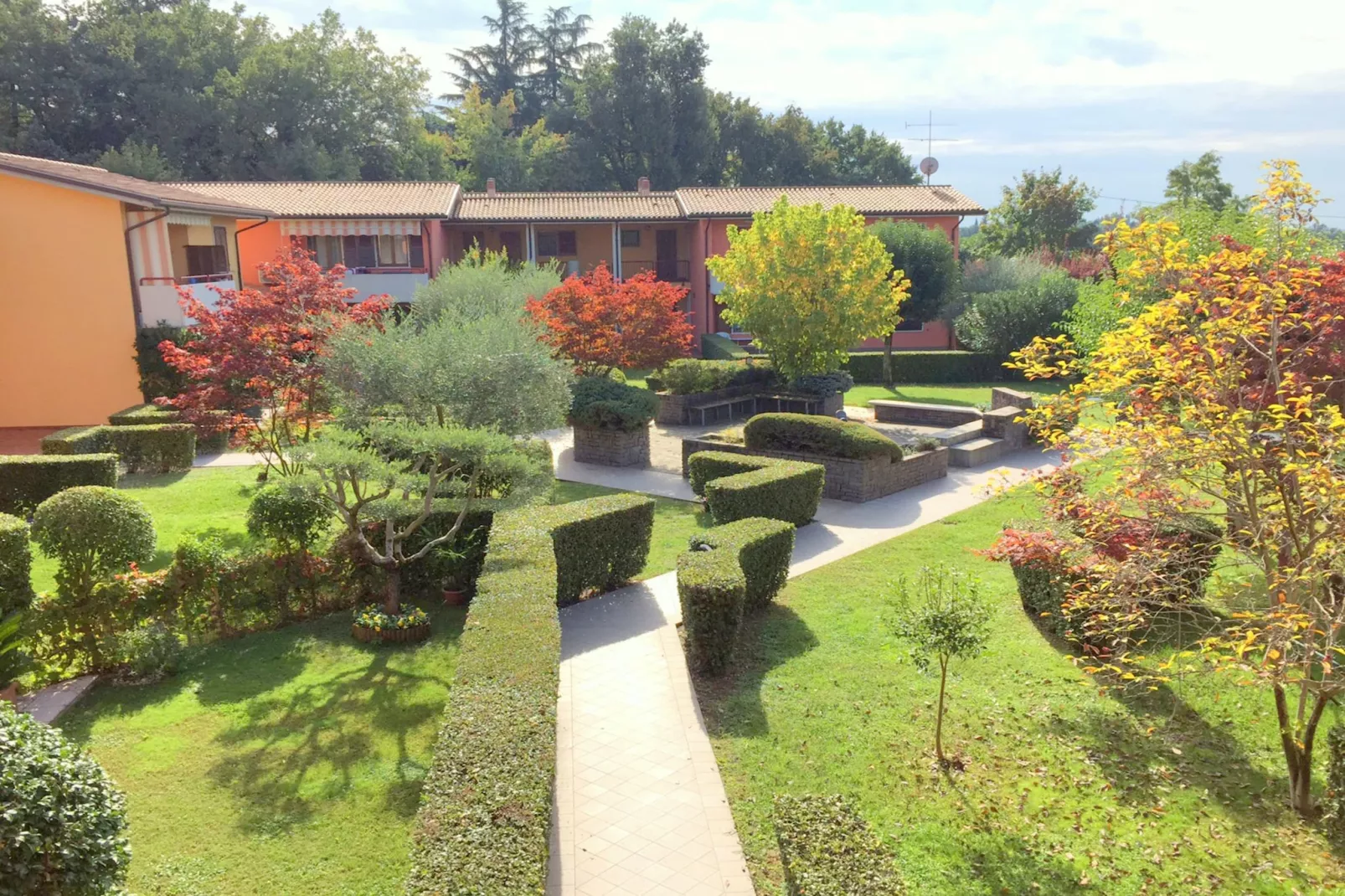 Le Tende C17 - Gardens in summer