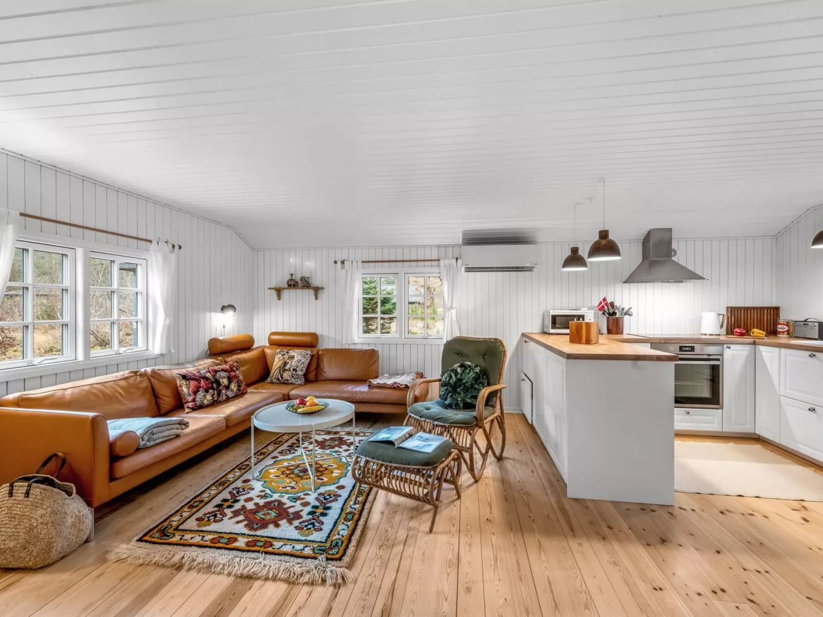 "Anu" - 2km to the fjord - Inside