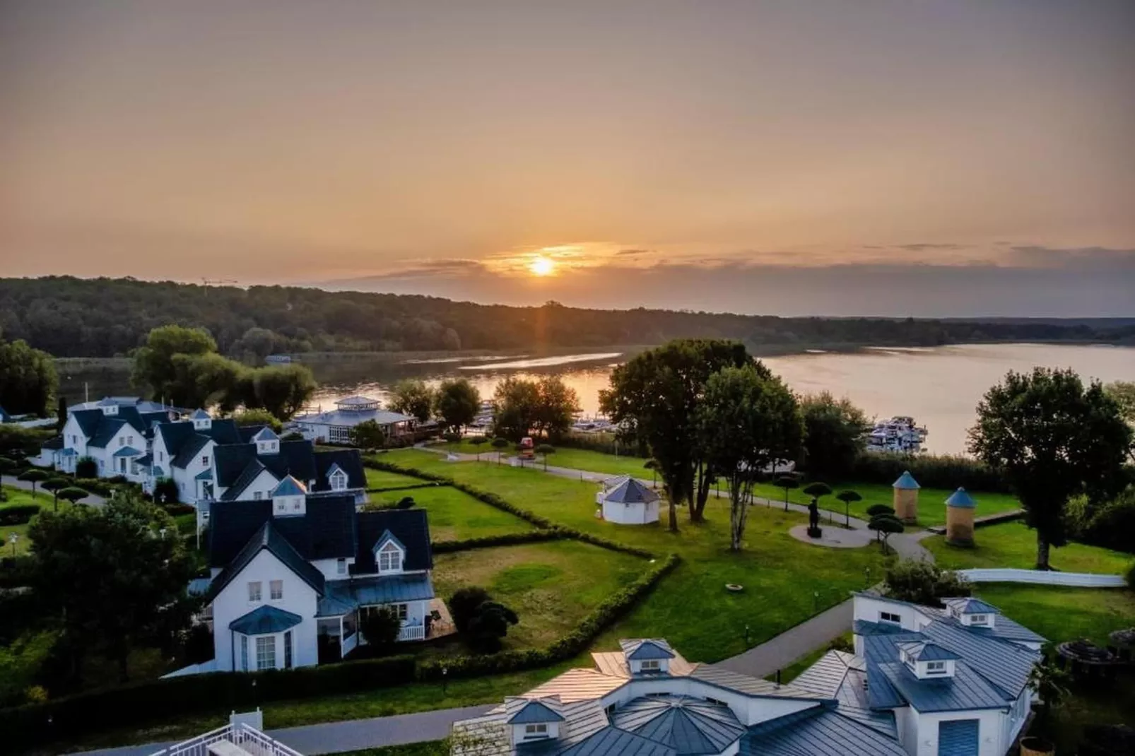 Two-Bedroom Suite - Areas within 5km in summer