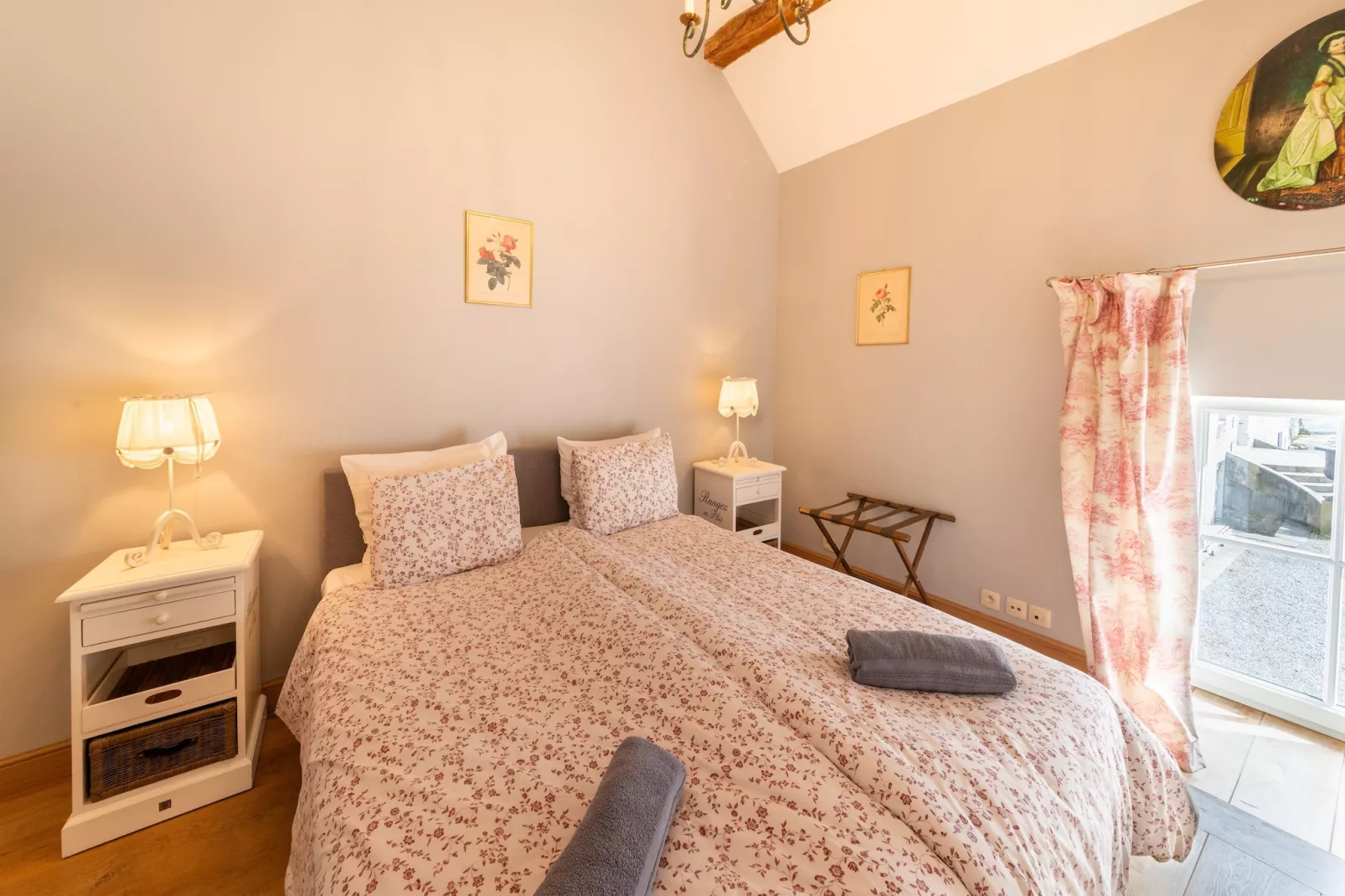 La Cour de Himbe - Exterior in summer