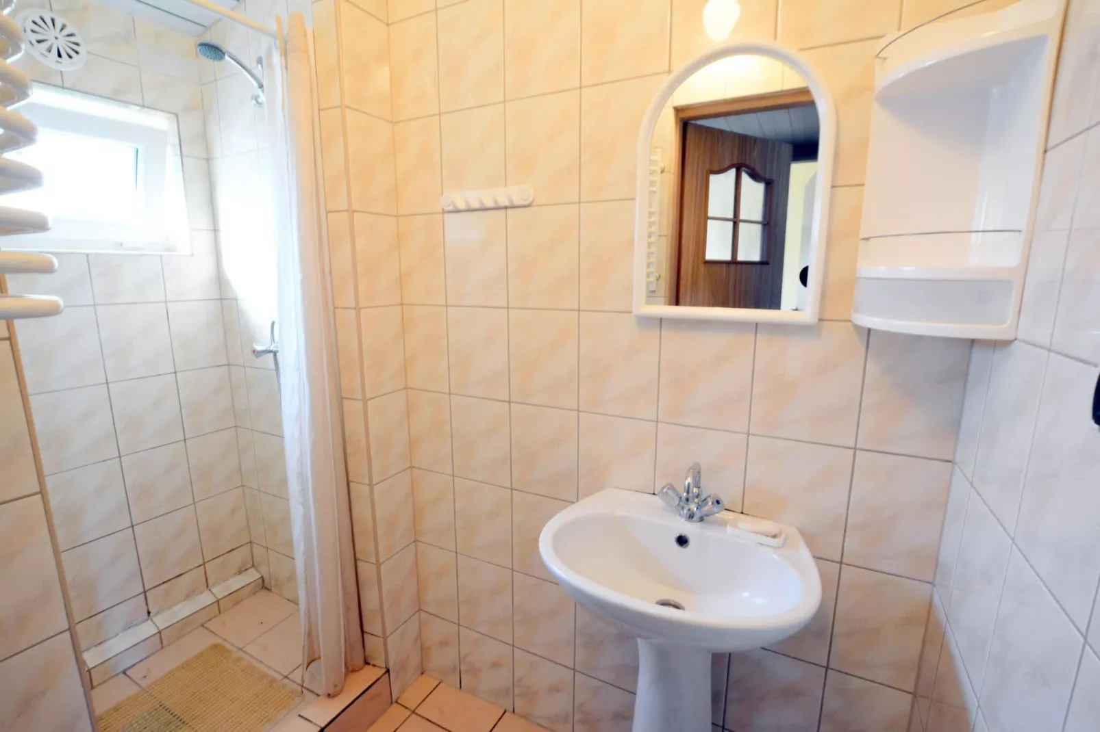 Dom w Rosnowie-Badezimmer