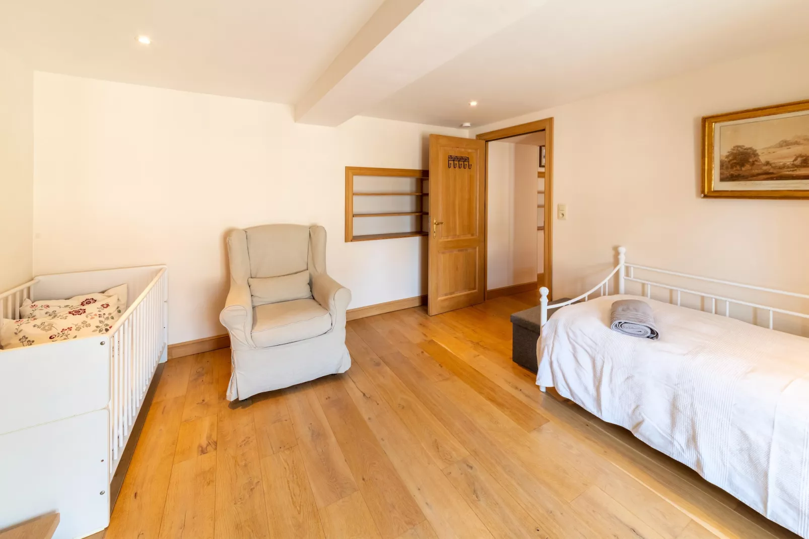 La Cour de Himbe - Exterior in summer