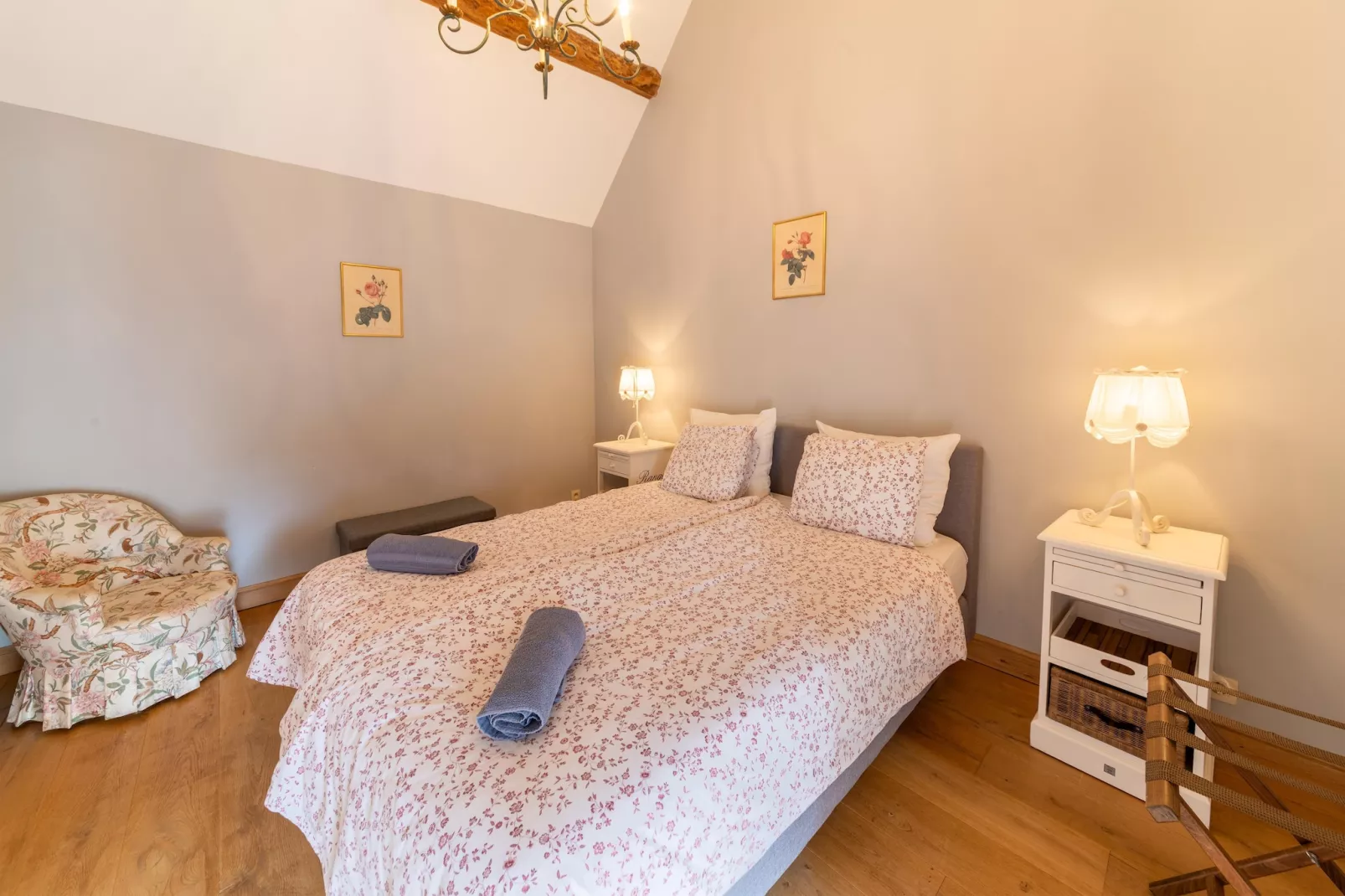 La Cour de Himbe - Exterior in summer