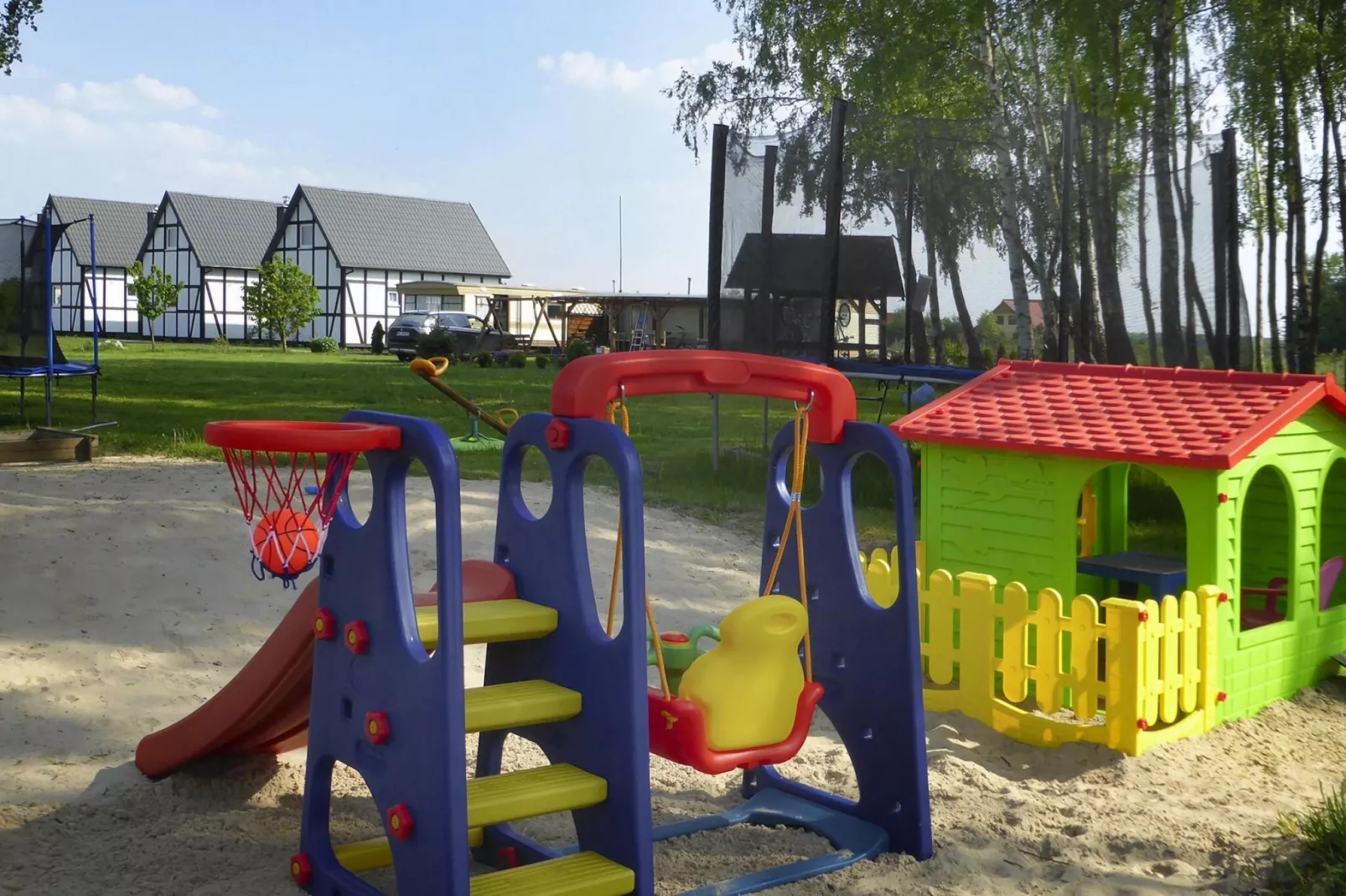 Piętrowy dom wakacyjny z tarasem 40 m2 dla 5 osób Jarosławiec-Gardens summer