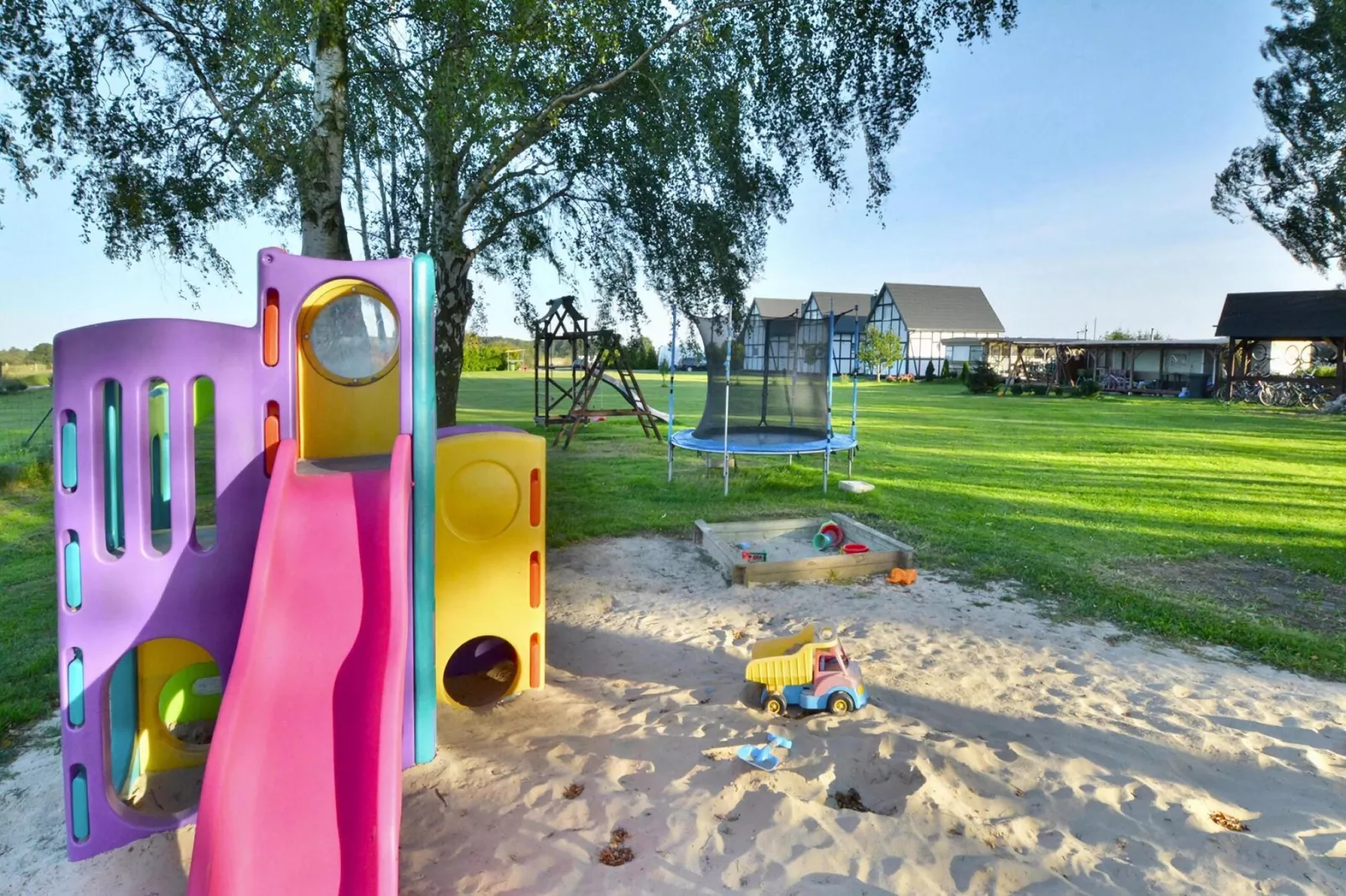 Piętrowy dom wakacyjny z tarasem 40 m2 dla 5 osób Jarosławiec-Gardens summer