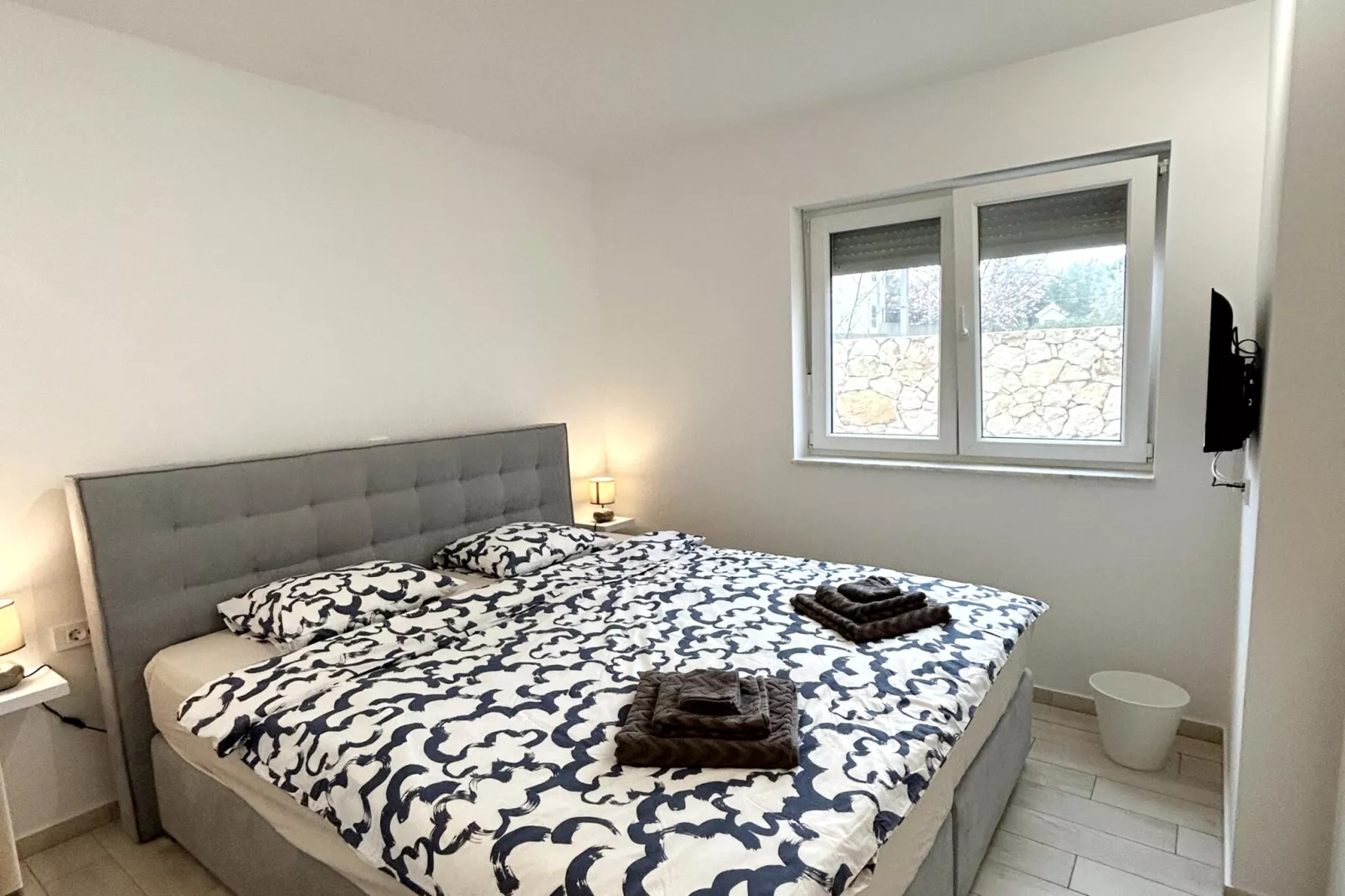 Apartment Mariner 1 with heated pool