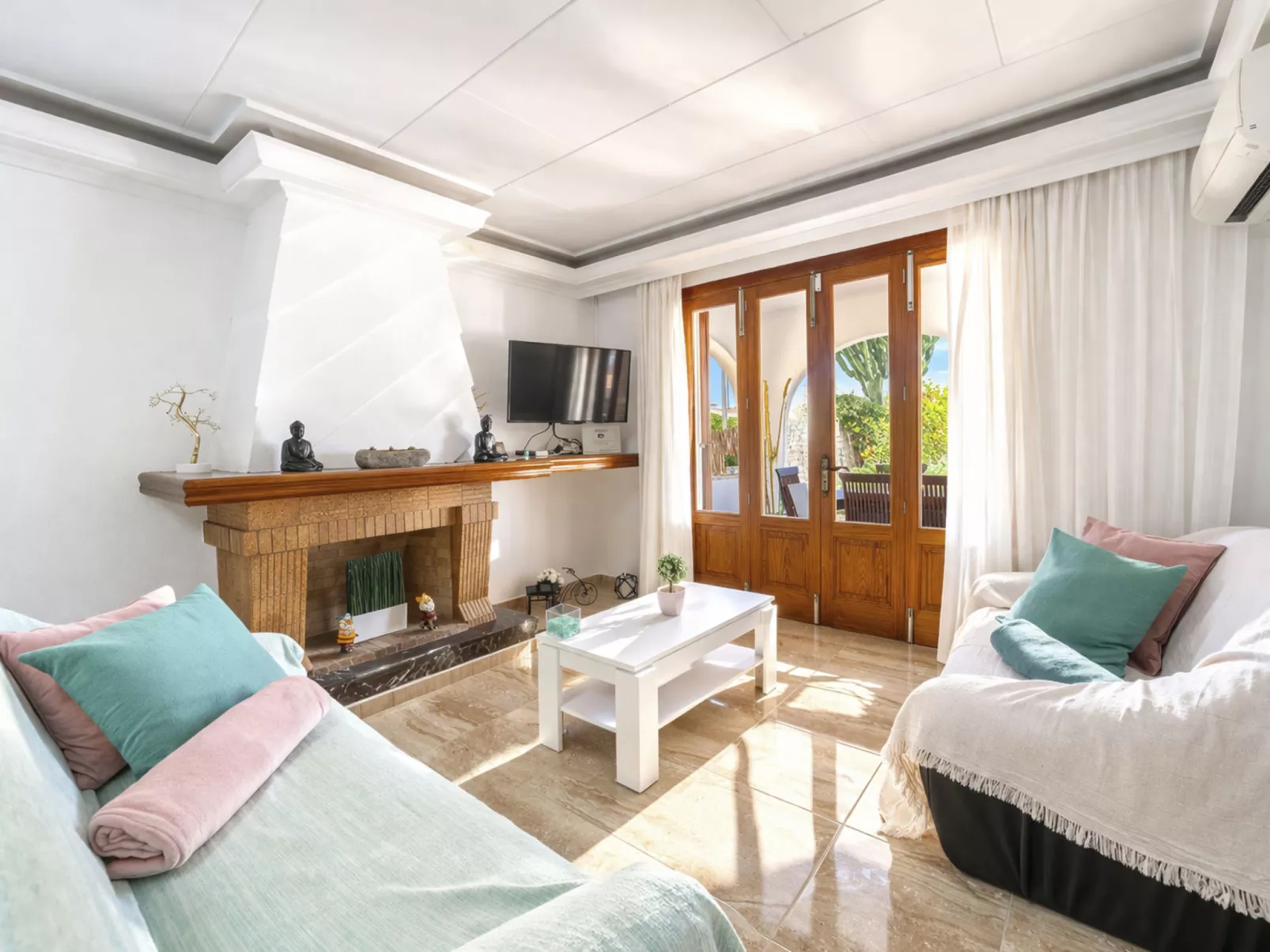 Villa Rosa - Inside