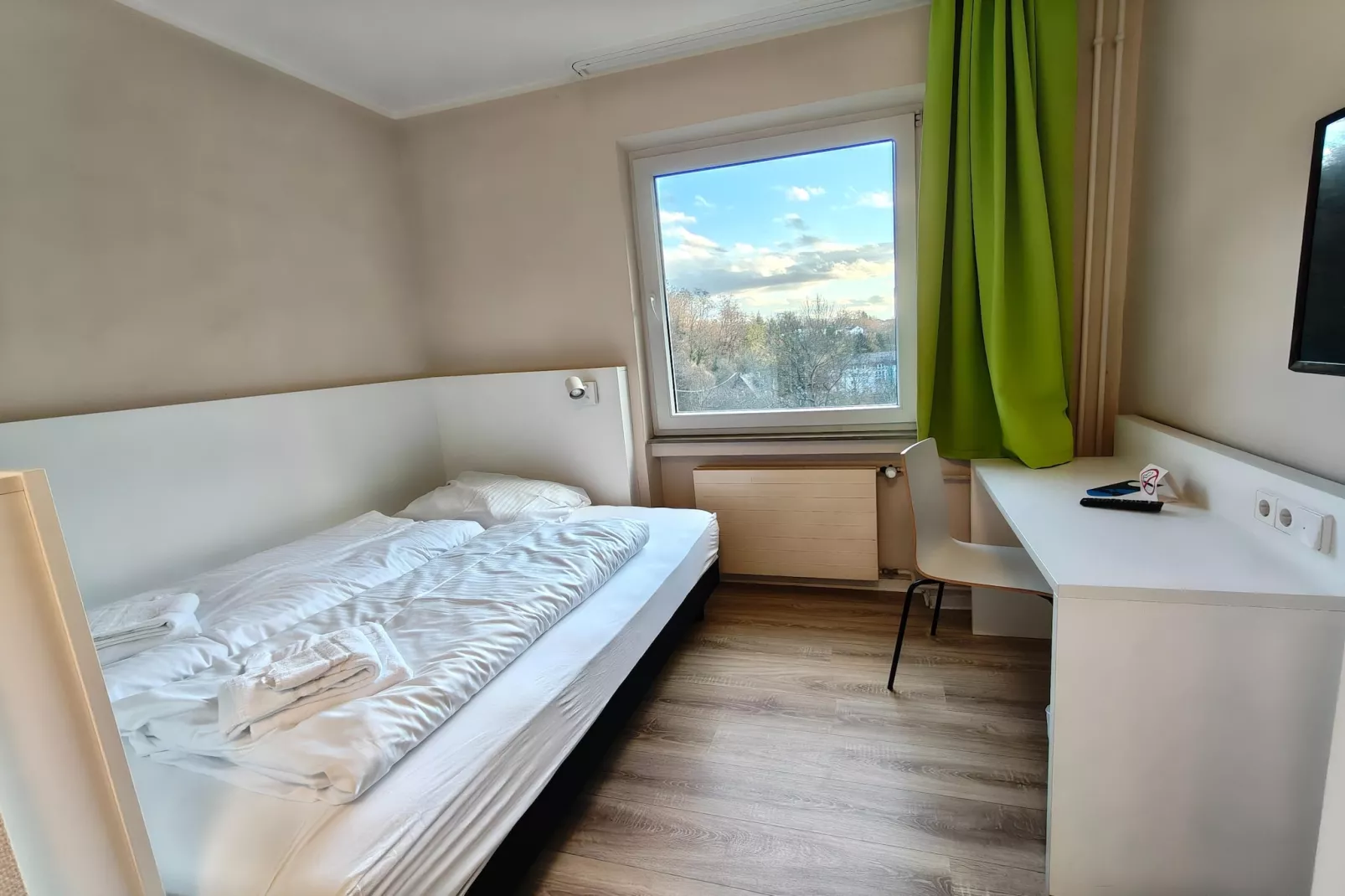Budget Double Room - Schlafzimmer