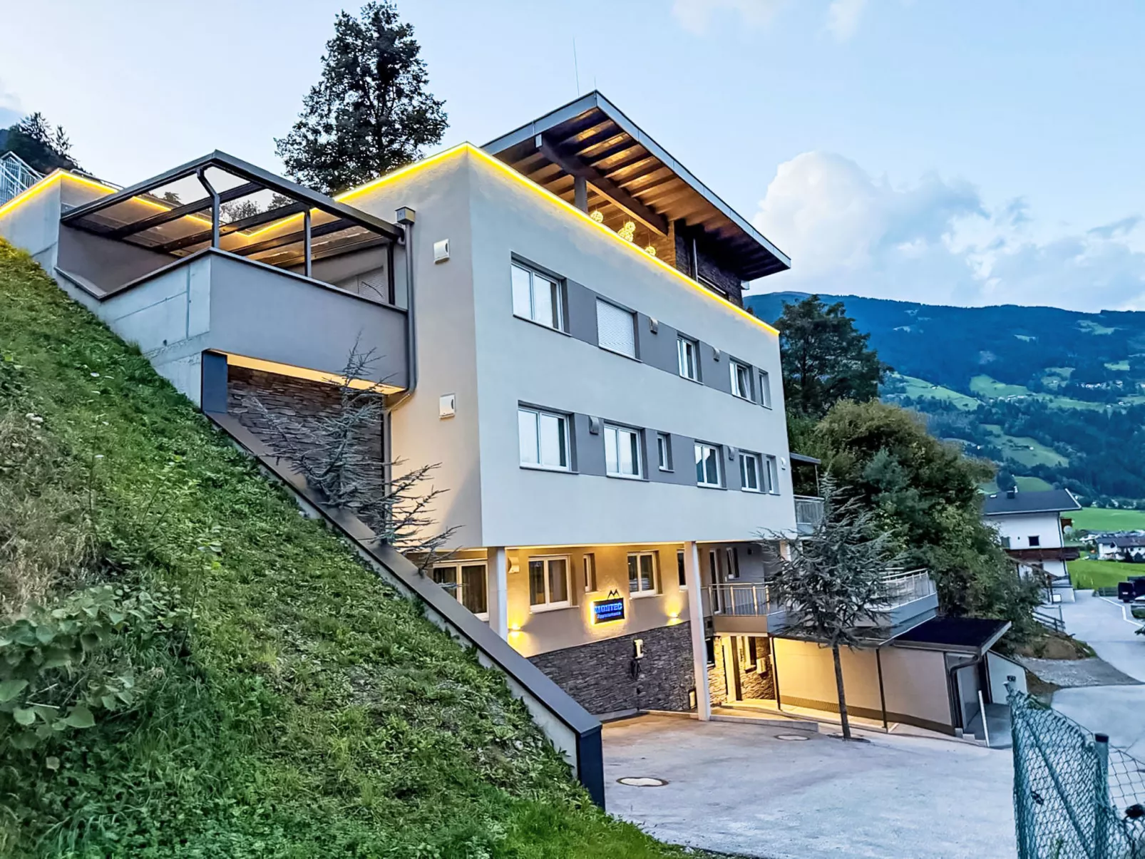 Montec Apart 2 - Outside