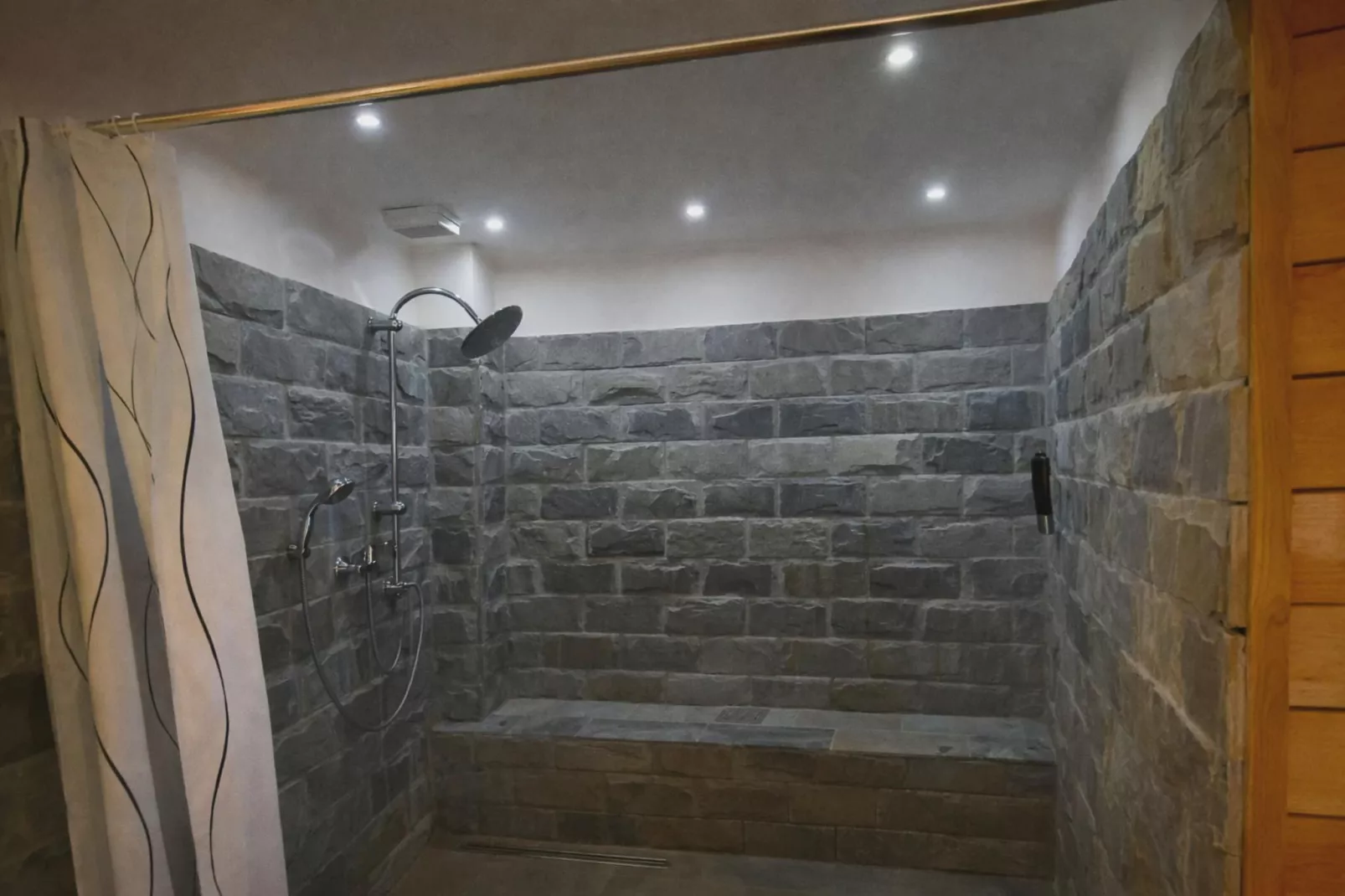 Family Suite / Standard Suit Room - Badezimmer