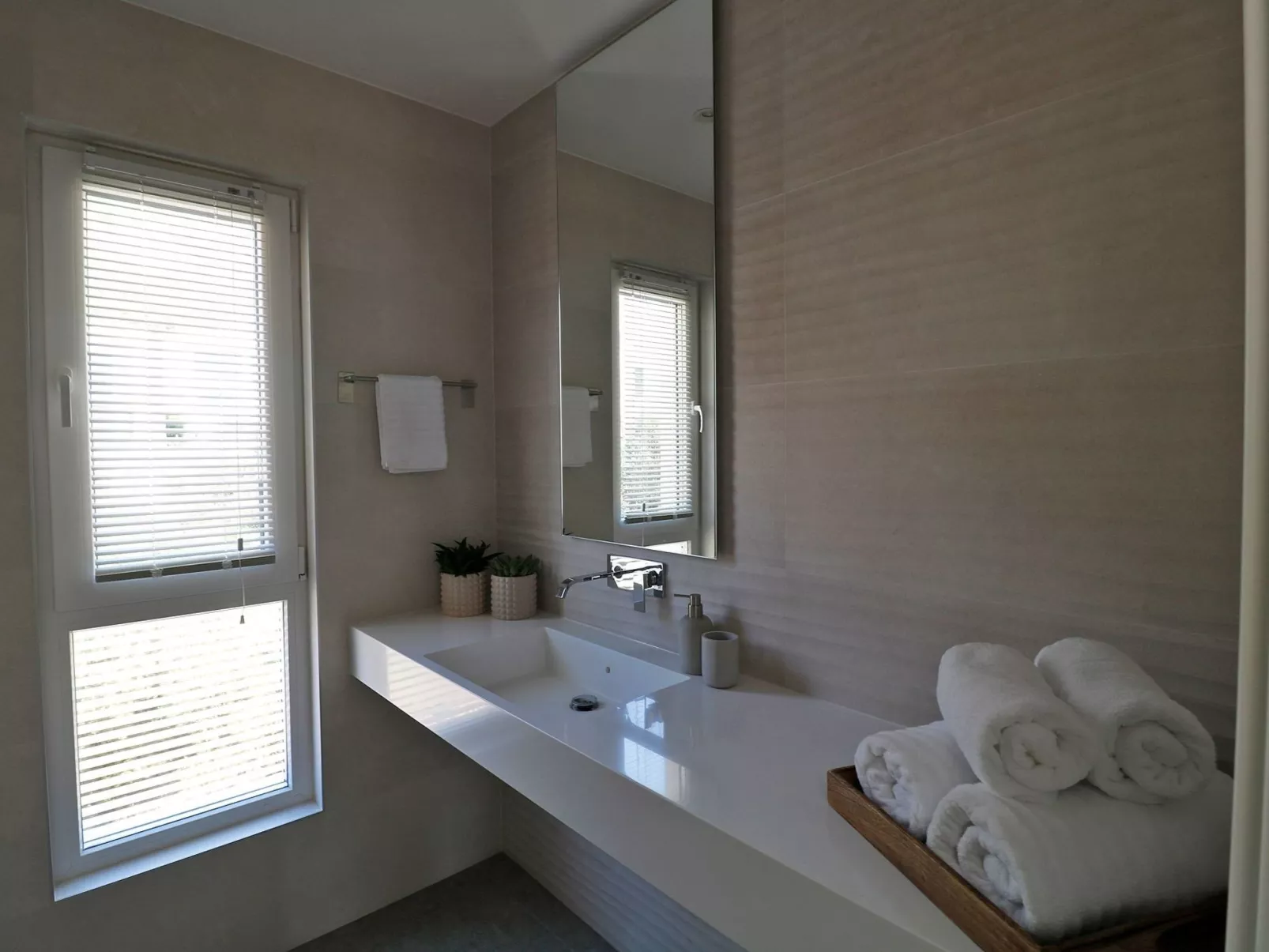 Moderne Villa mit Infinity-Pool im Bergdorf Veliko Brdo