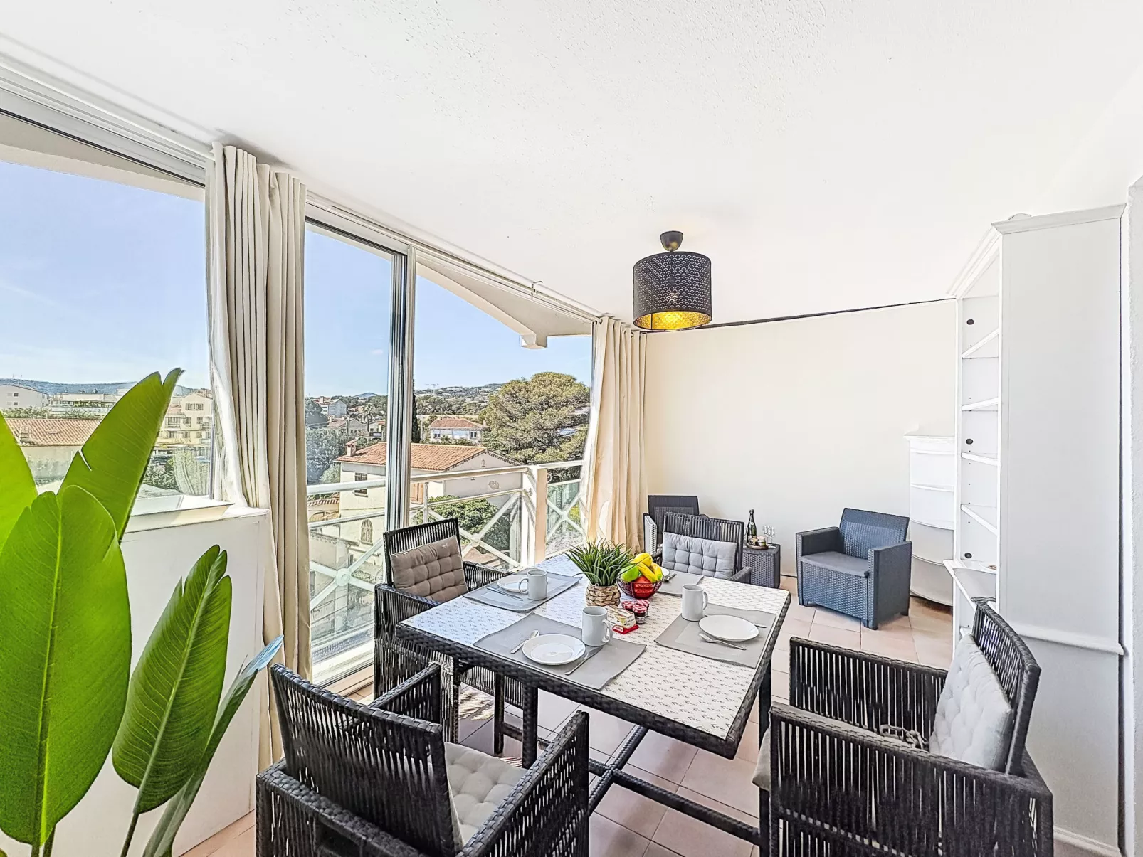 Les Calanques d'Azur - Outside