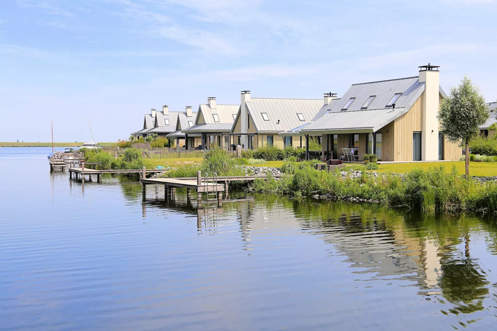 Resort Waterrijk Oesterdam 5 - Exterior in summer