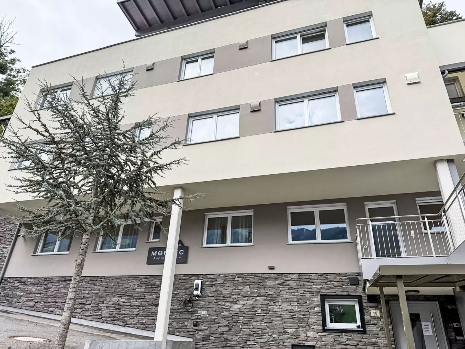 Montec Apart 2 - Outside