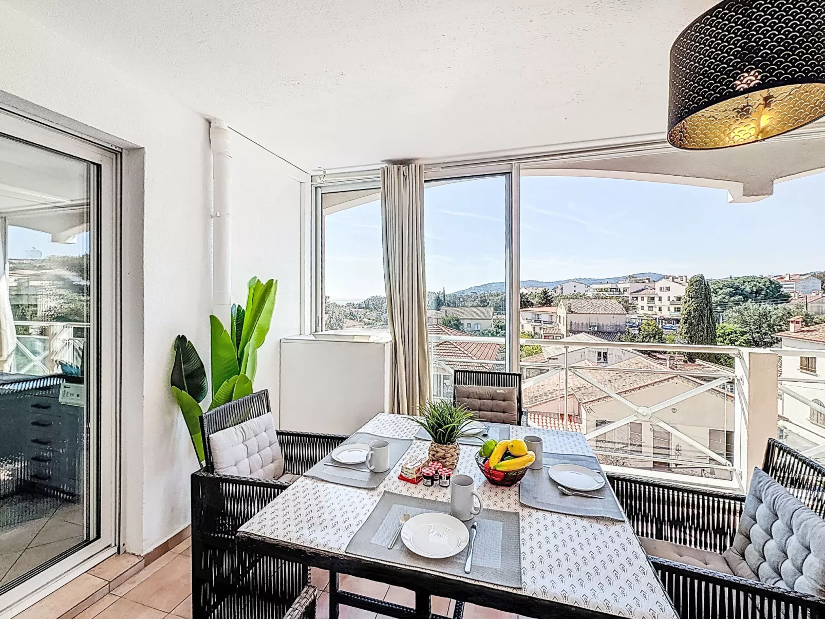 Les Calanques d'Azur - Outside