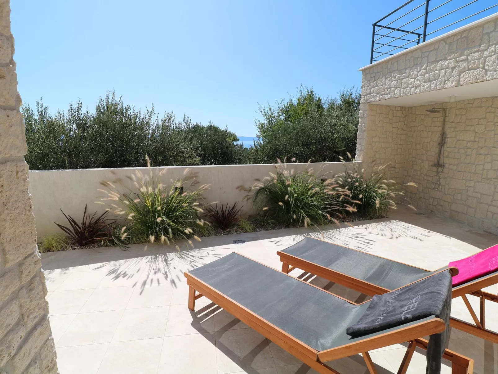 Moderne Villa mit Infinity-Pool im Bergdorf Veliko Brdo - Image-tags.info