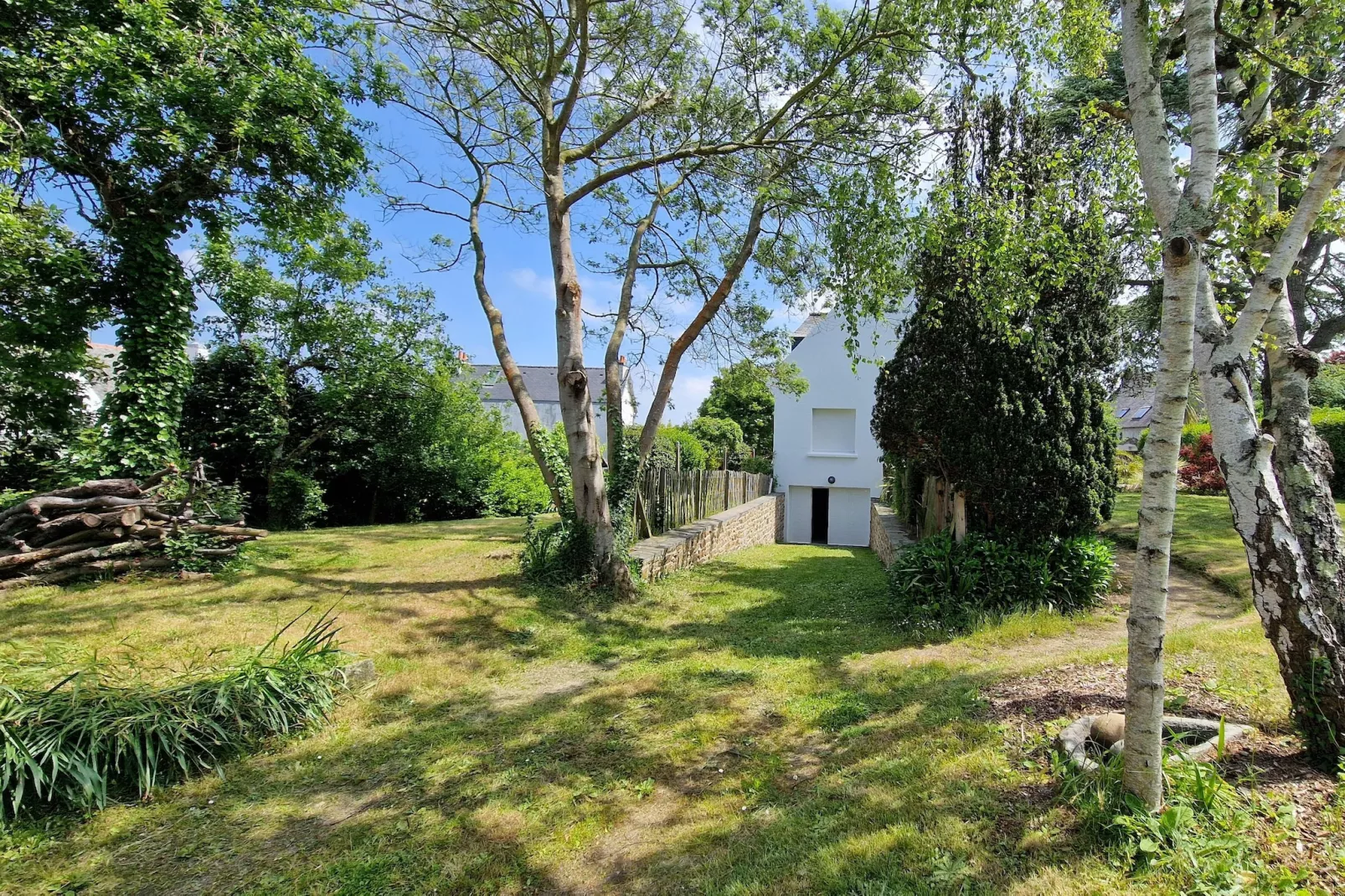 Holiday home in Locquirec - Jardins en été