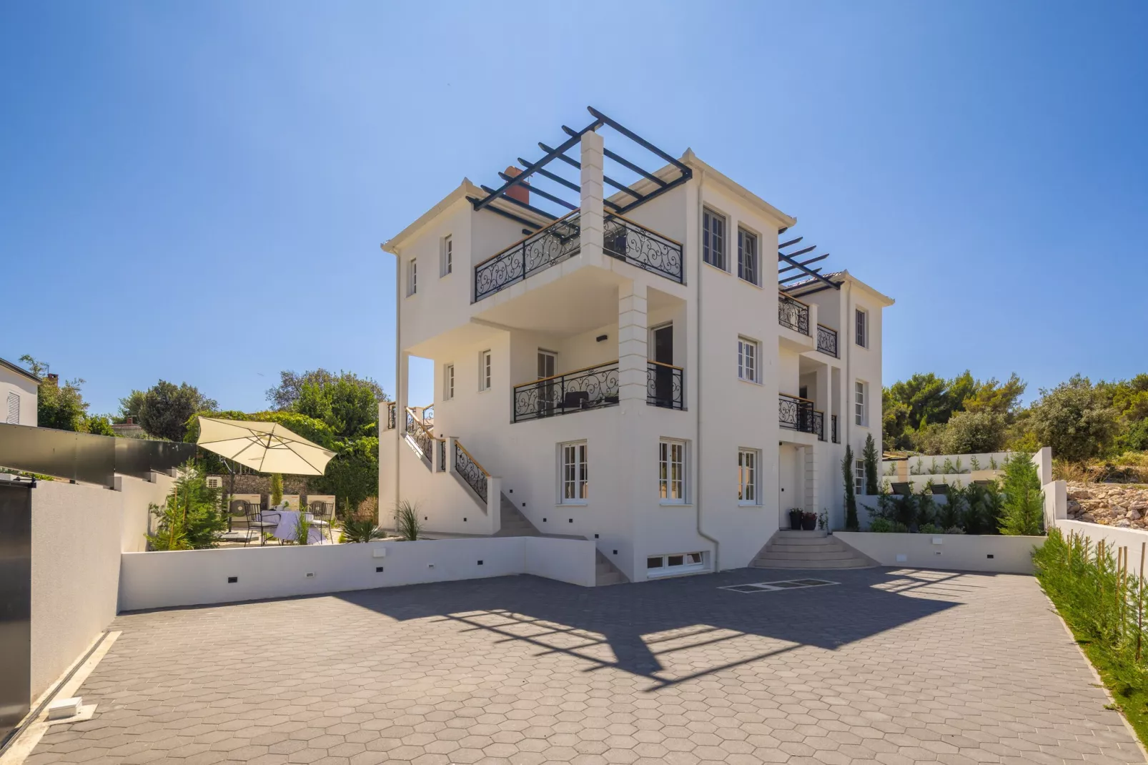 Villa Verde Ražanj with heated pool - Exterior in summer