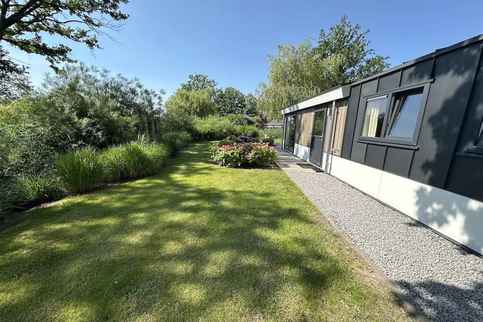 Hackfort kavel 143 - Exterior in summer