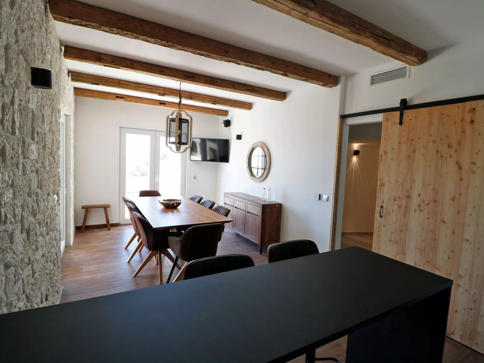 Moderne Villa mit Infinity-Pool im Bergdorf Veliko Brdo - Image-tags.info