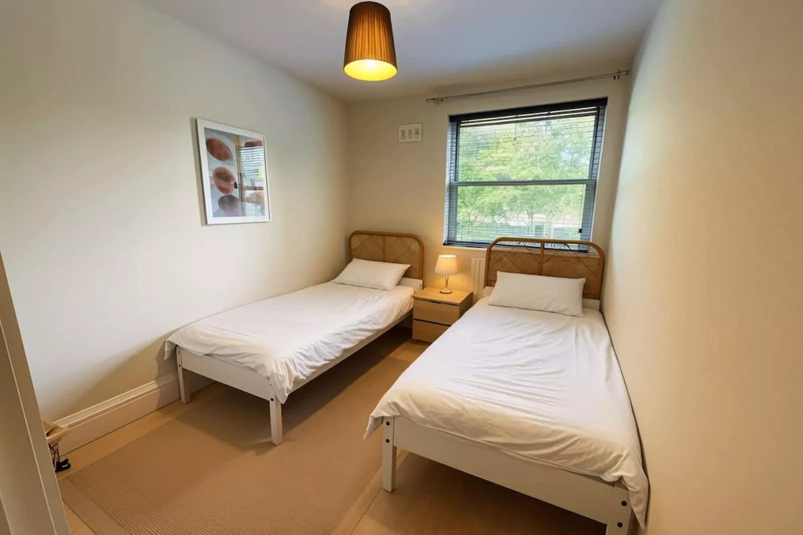 Spacious 3-Bed in Dulwich with Parking - Bedroom