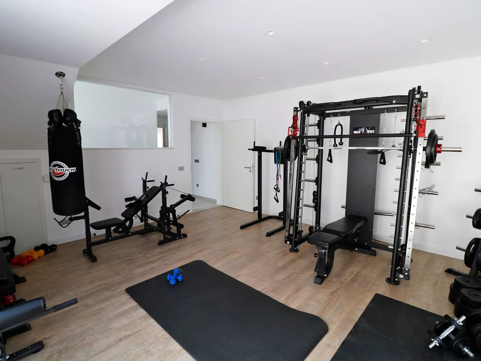 Moderne Villa mit Infinity-Pool im Bergdorf Veliko Brdo - Image-tags.info