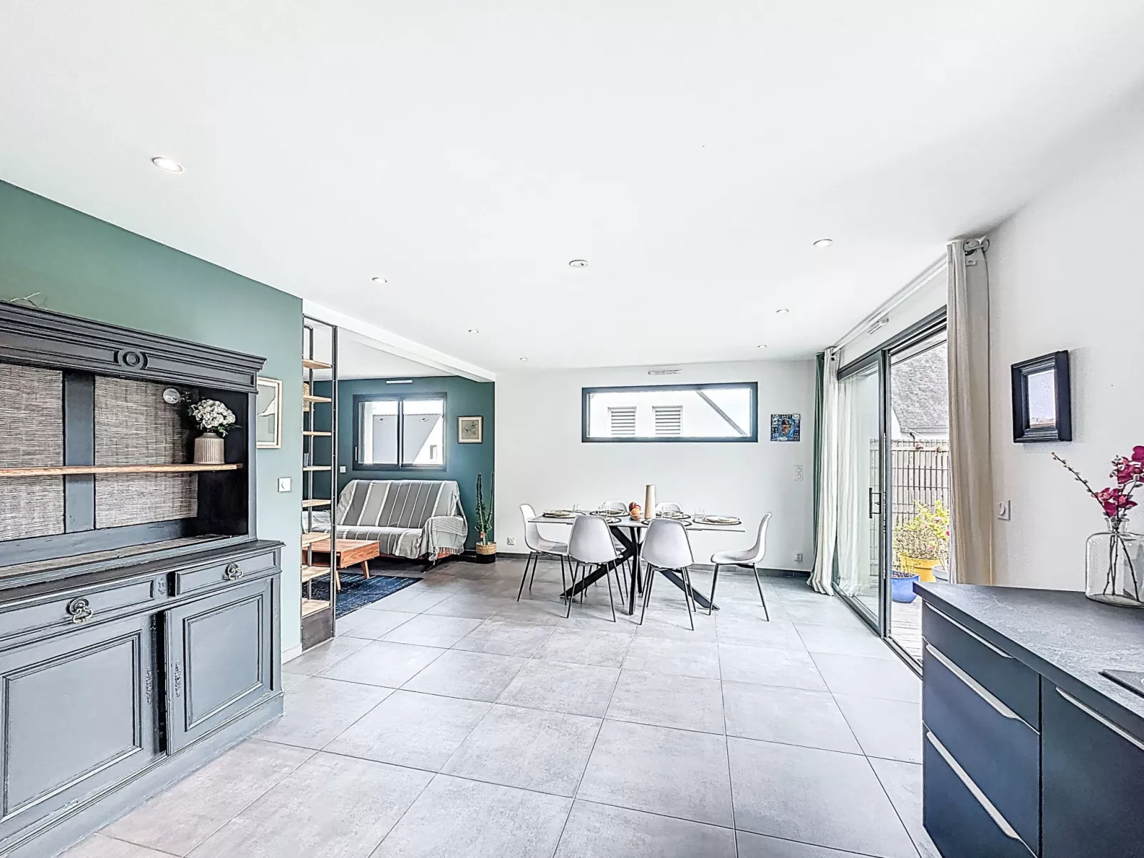 Maison Des Lupins - Inside