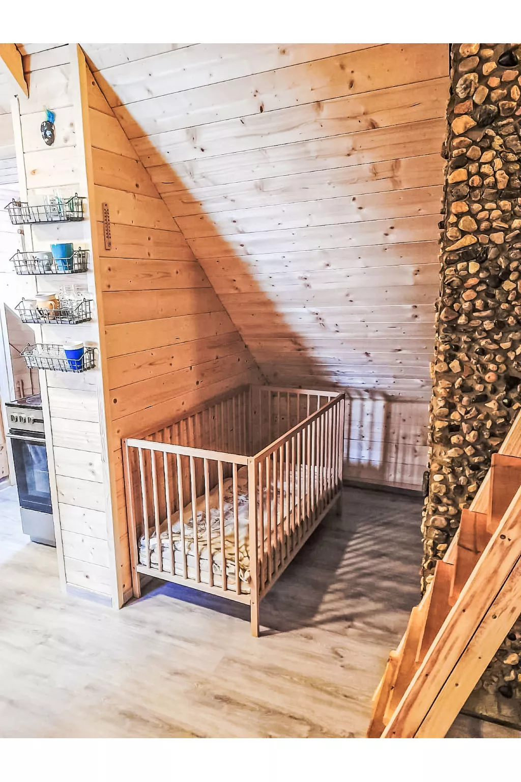 Roubenka u potoka - Inside