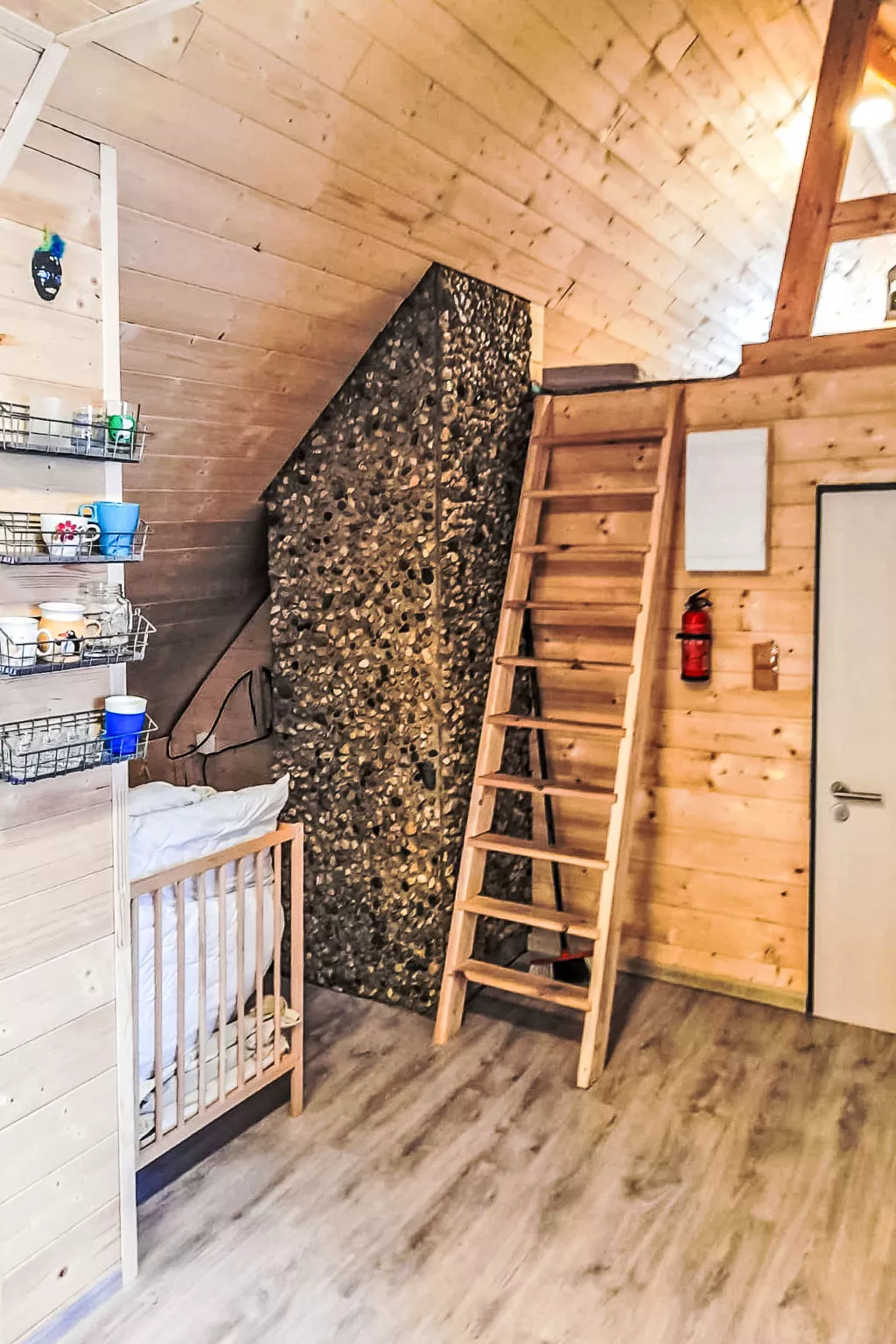 Roubenka u potoka - Inside