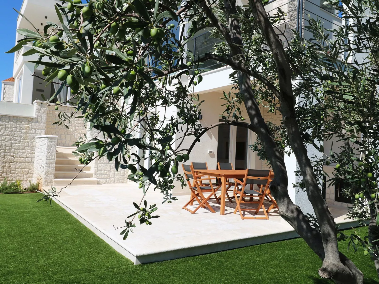 Moderne Villa mit Infinity-Pool im Bergdorf Veliko Brdo - Image-tags.info