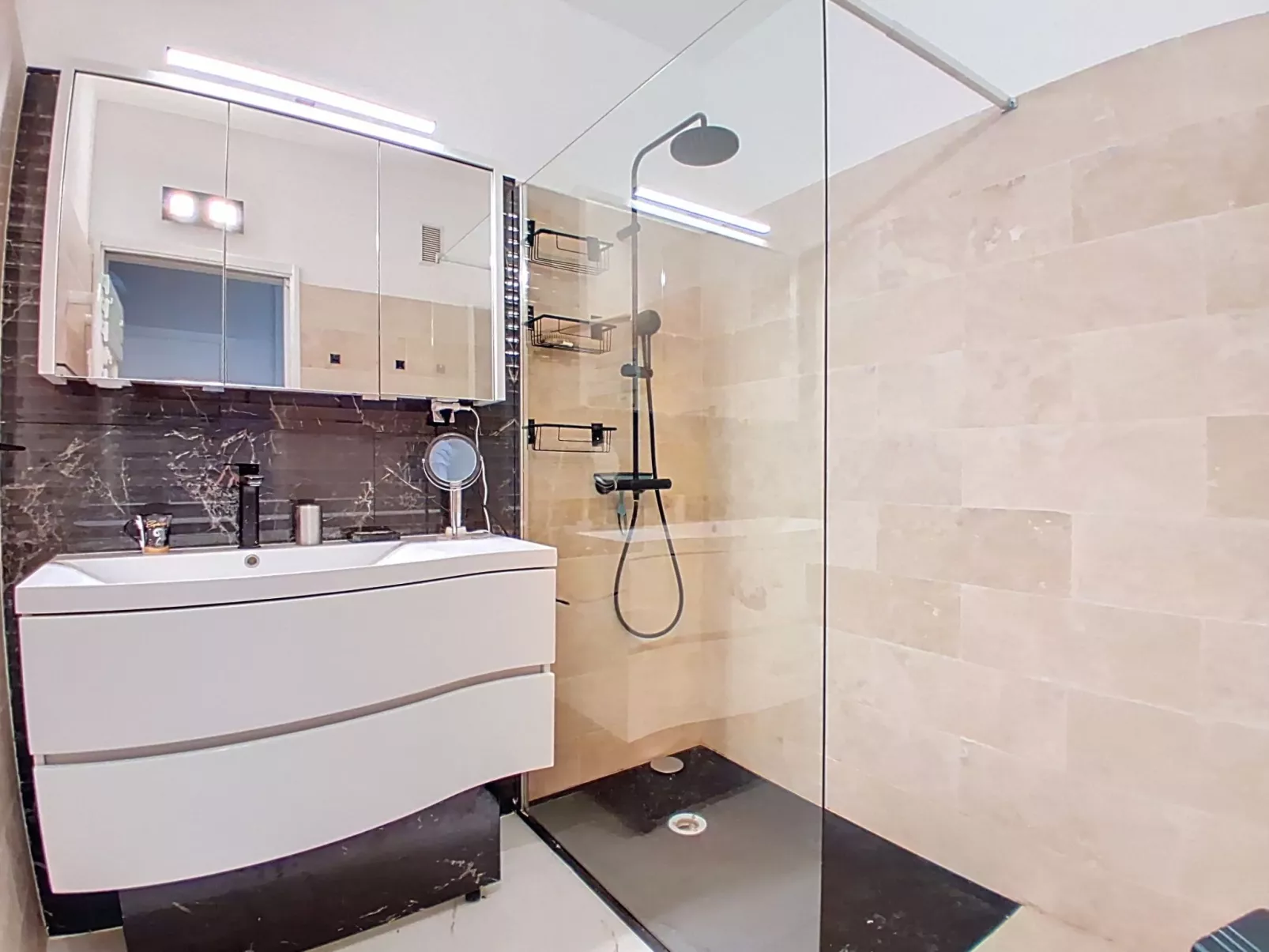 Le Chaville - Drinnen