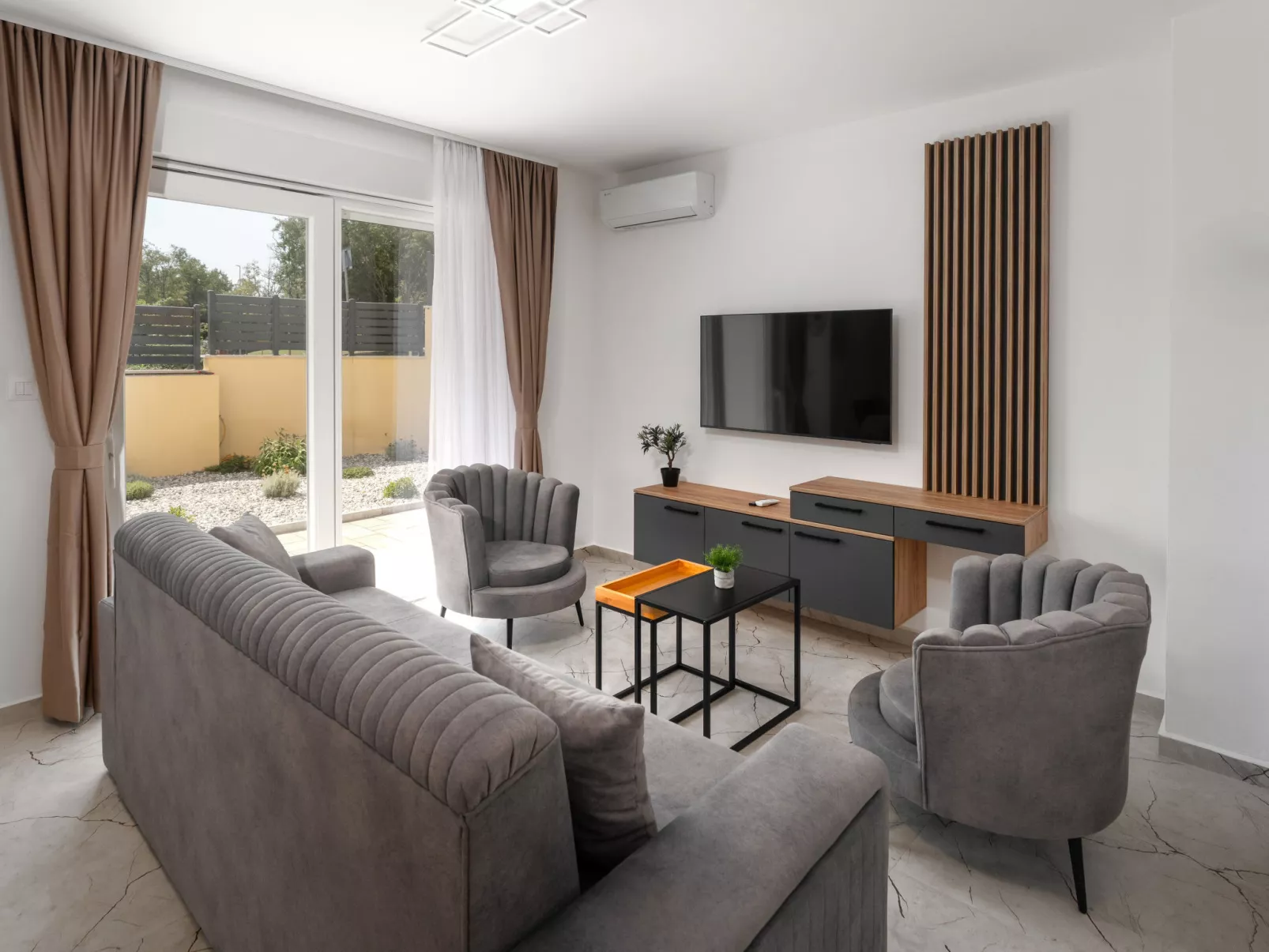 Mediterranee Oliva - Inside