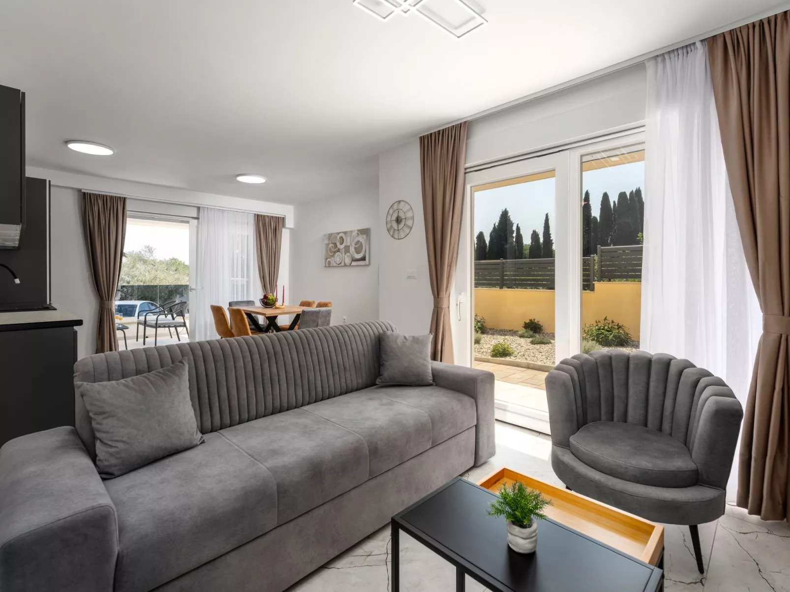 Mediterranee Oliva - Inside