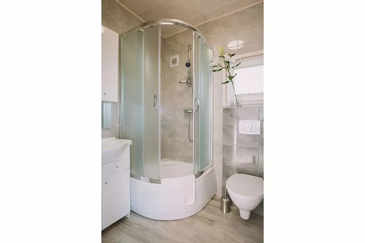 Domki wakacyjne dla 6 osób Bobolin-Bathroom