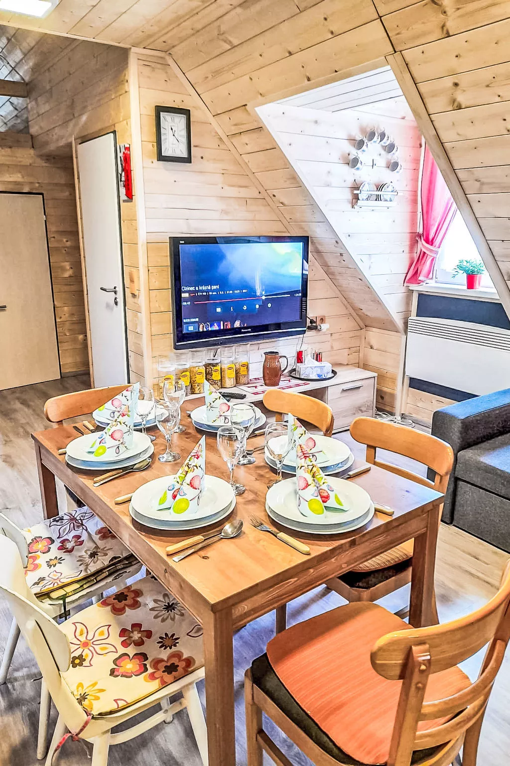 Roubenka u potoka - Inside