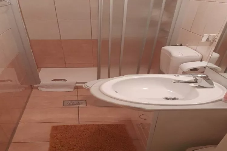 Apartments Snjezana - One Bedroom Apartment with Balcony and Sea View A1 - Bathroom