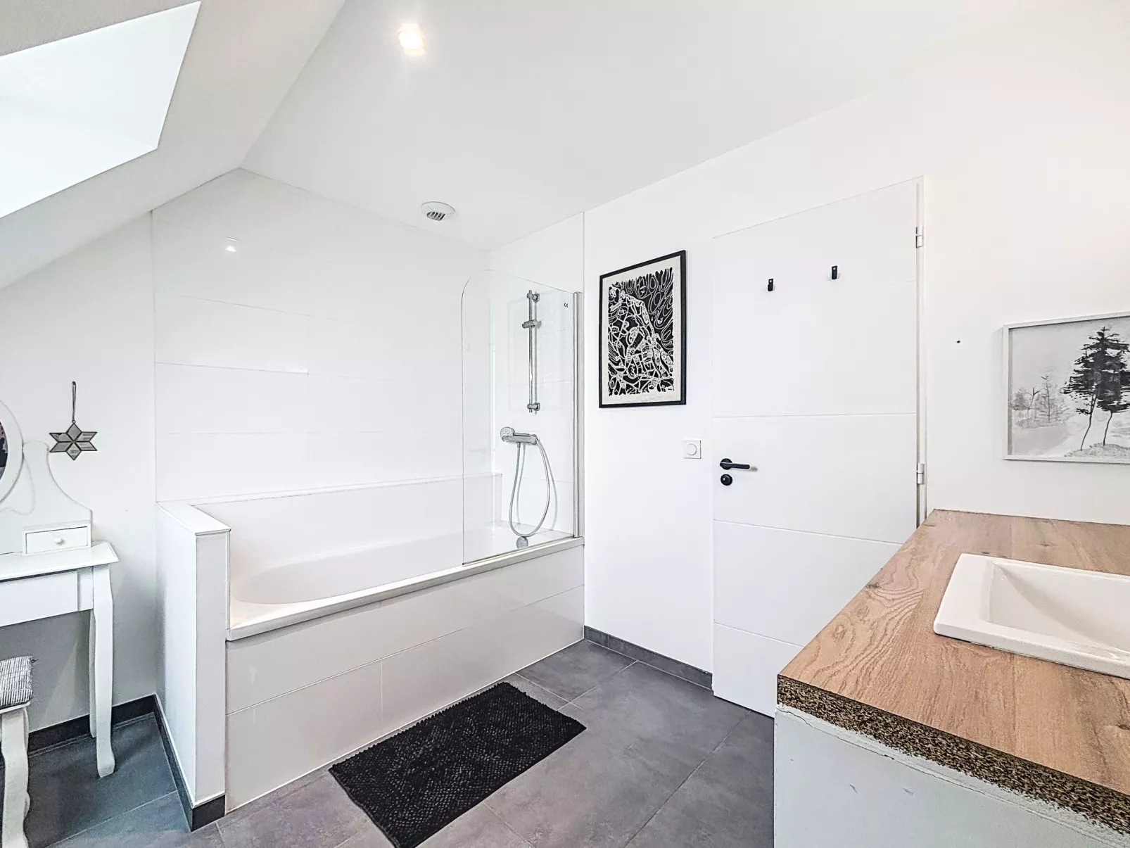 Maison Des Lupins - Inside