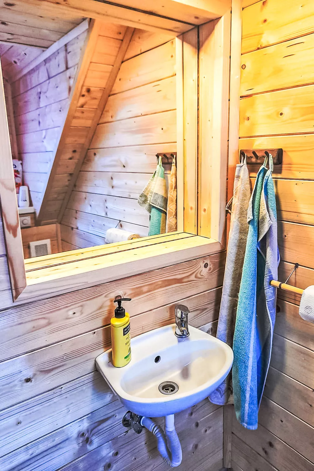 Roubenka u potoka - Inside