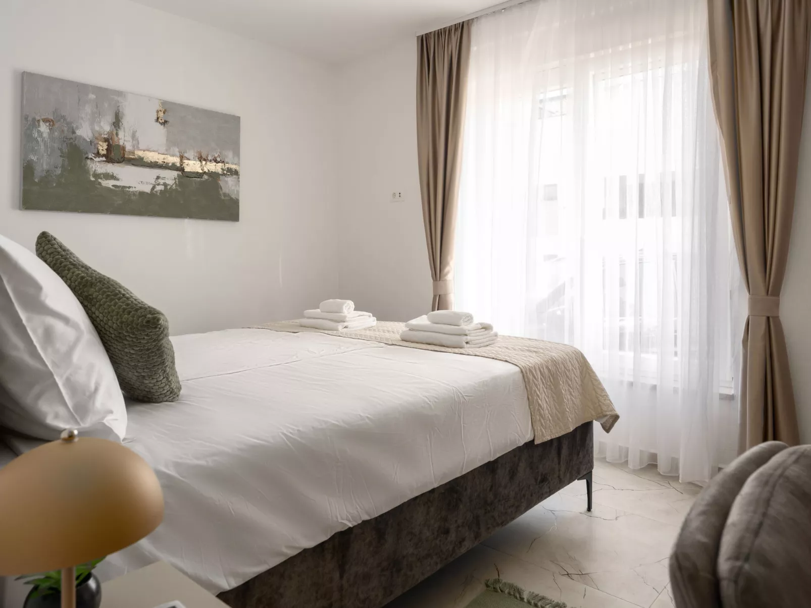 Mediterranee Oliva - Inside