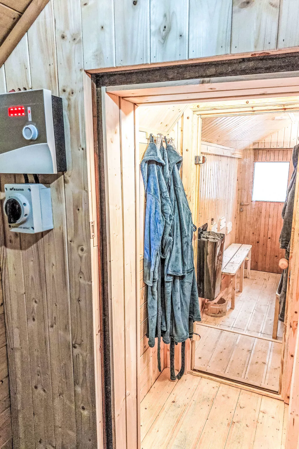 Roubenka u potoka - Inside