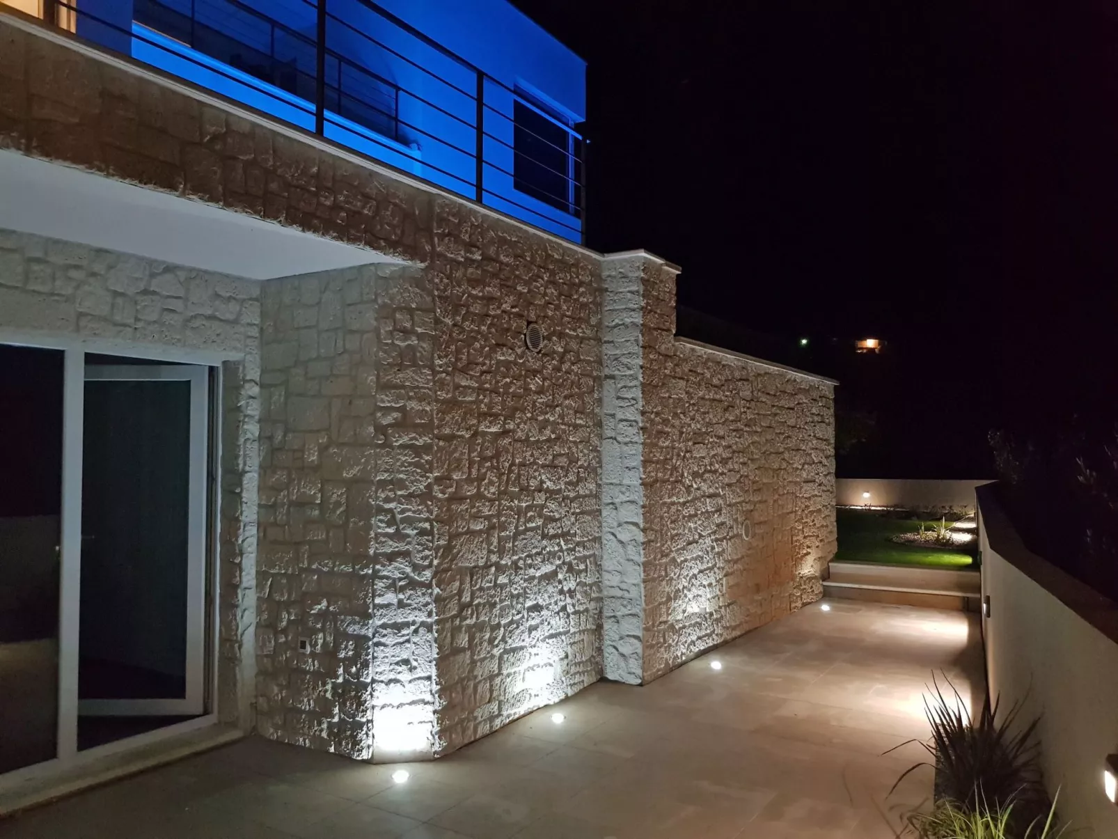 Moderne Villa mit Infinity-Pool im Bergdorf Veliko Brdo - Image-tags.info