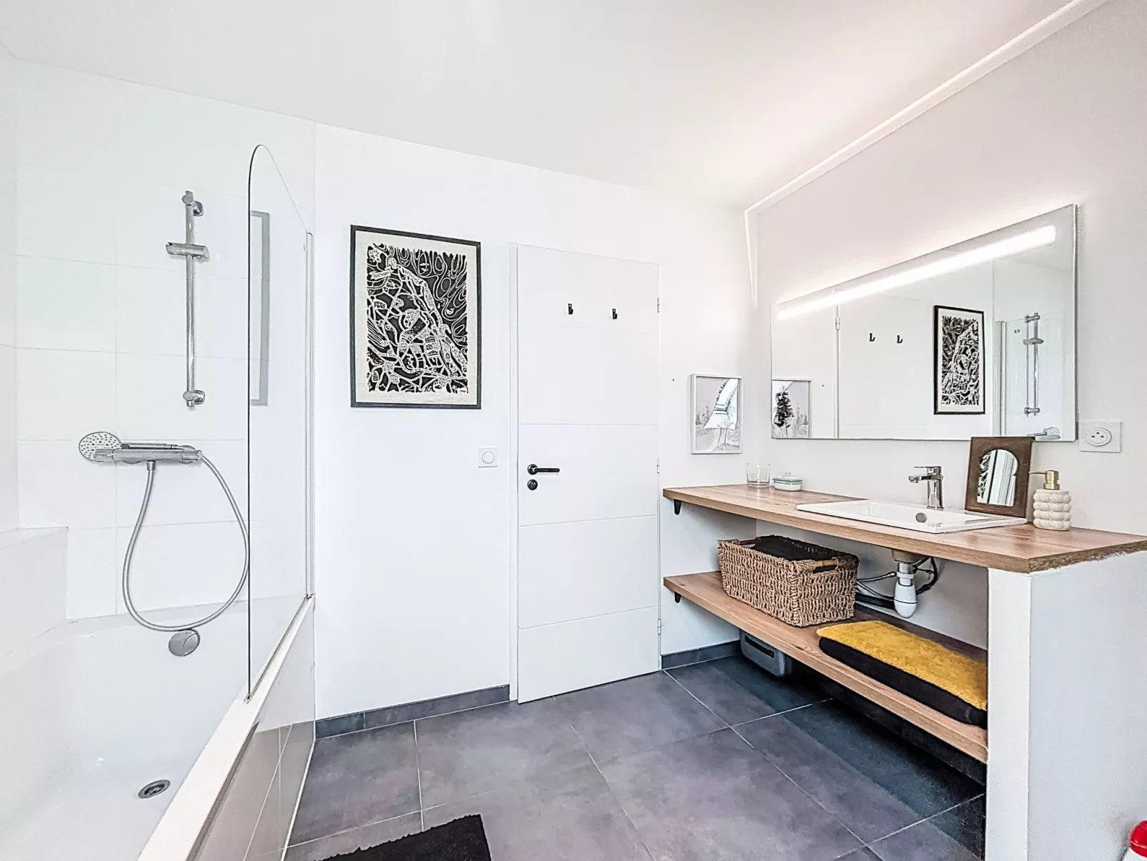 Maison Des Lupins - Inside