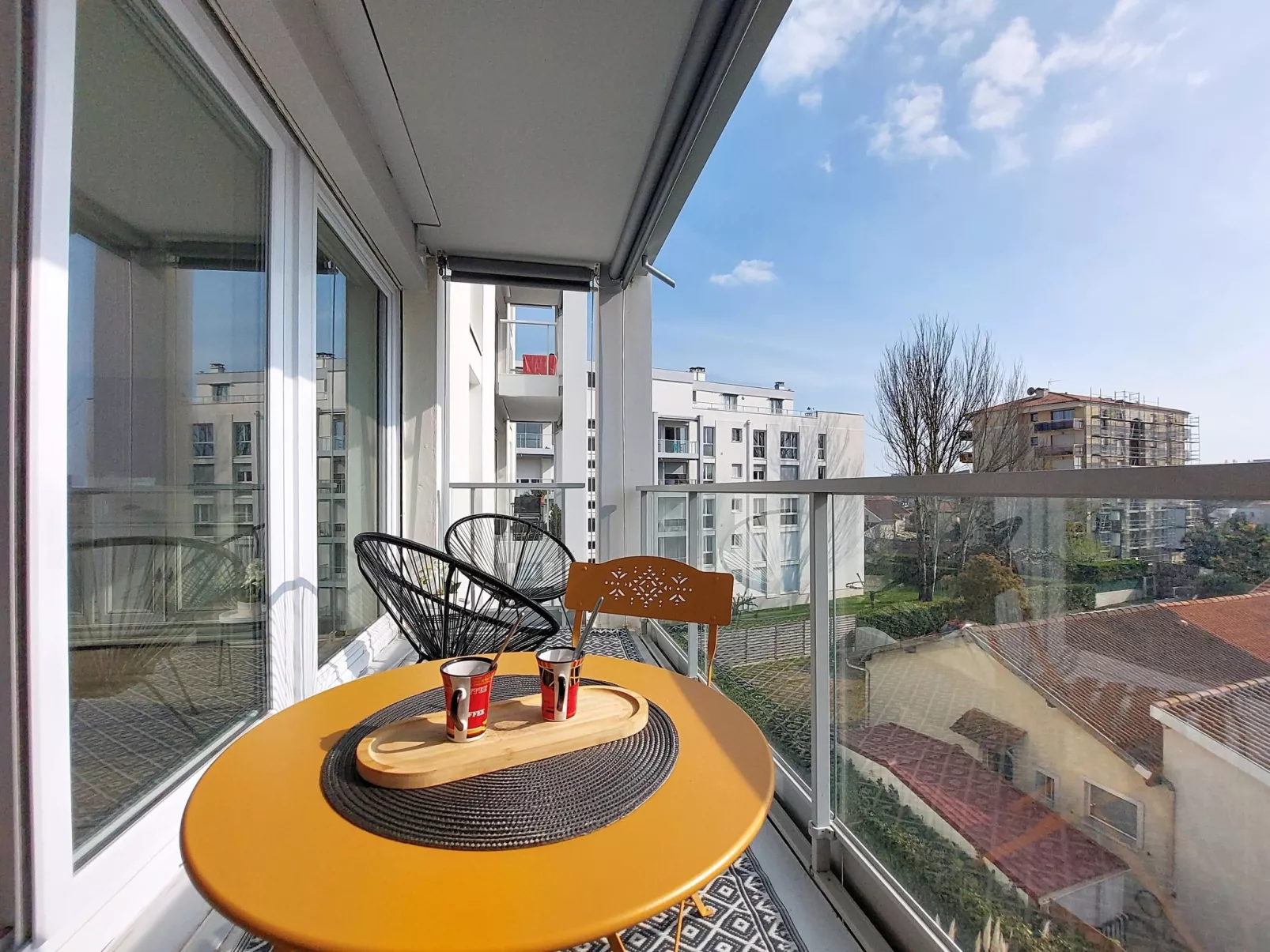 Le Colibri - Outside