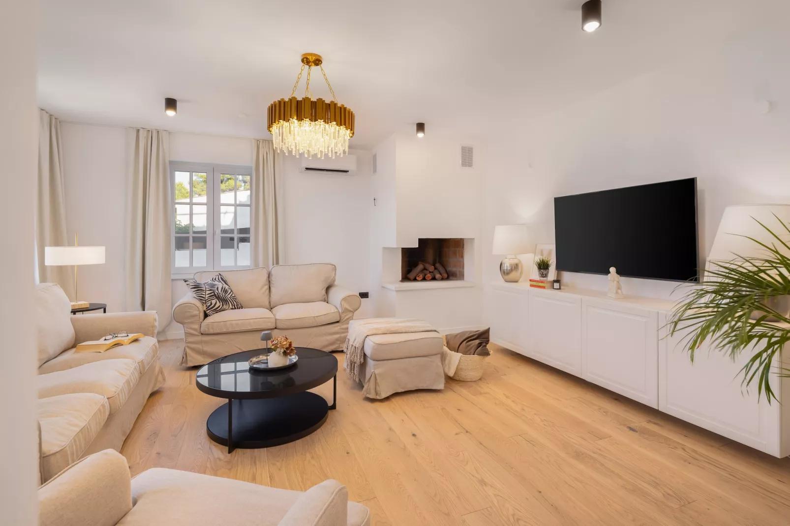 Villa Verde Ražanj with heated pool - Living room