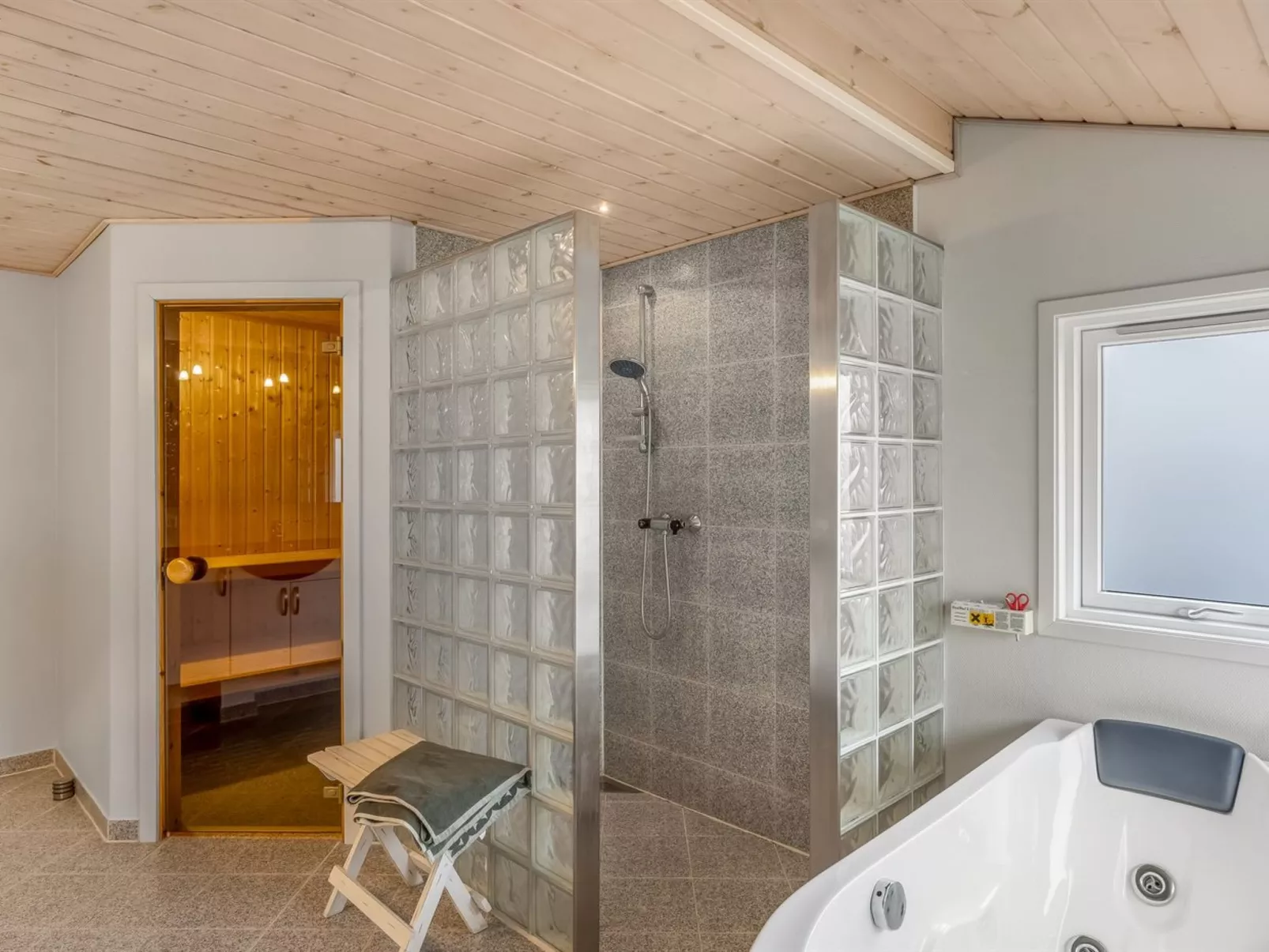 "Beeke" - 1.4km from the sea - Drinnen