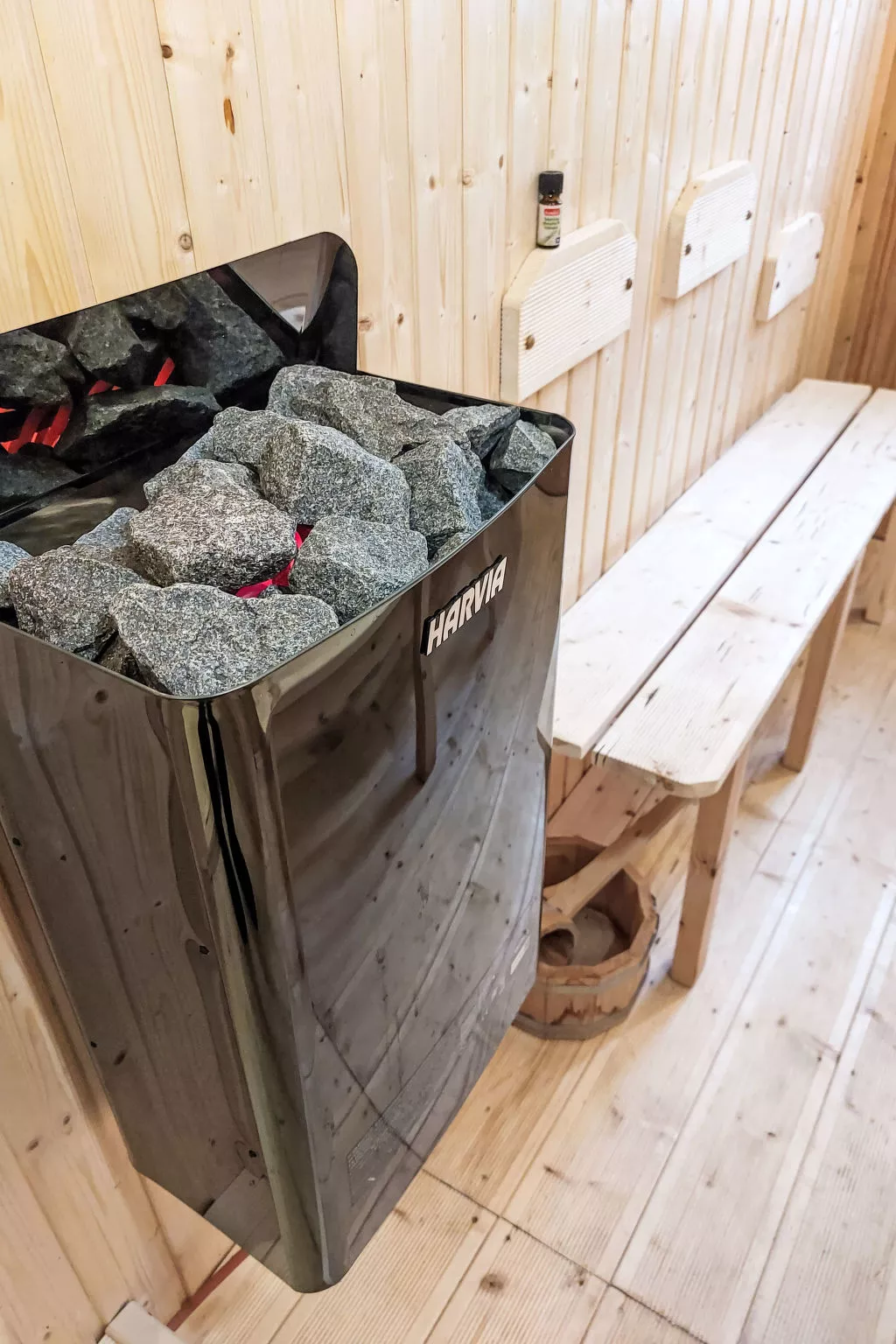 Roubenka u potoka - Inside